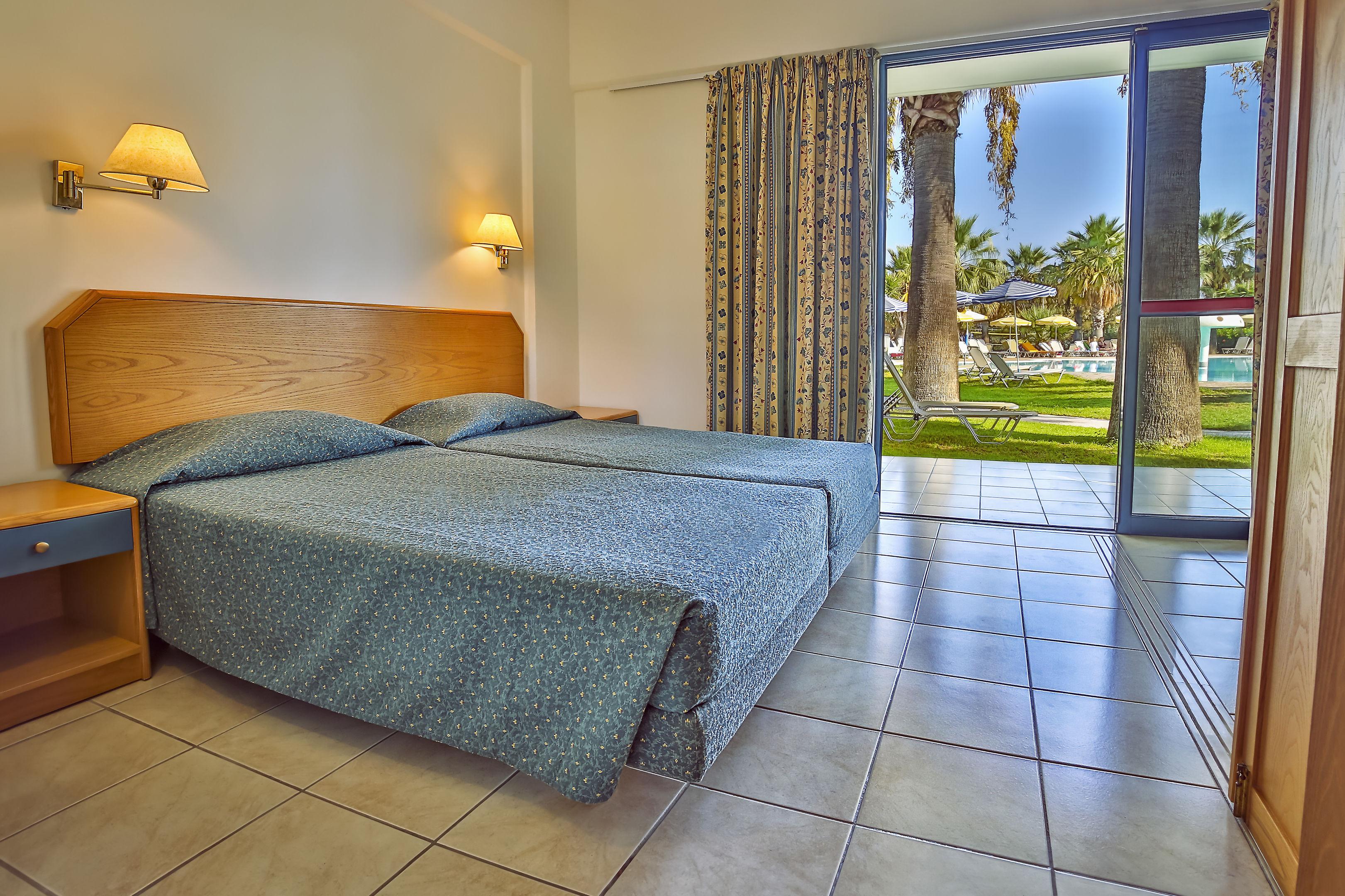 Alex Beach Hotel & Bungalows — photo 4