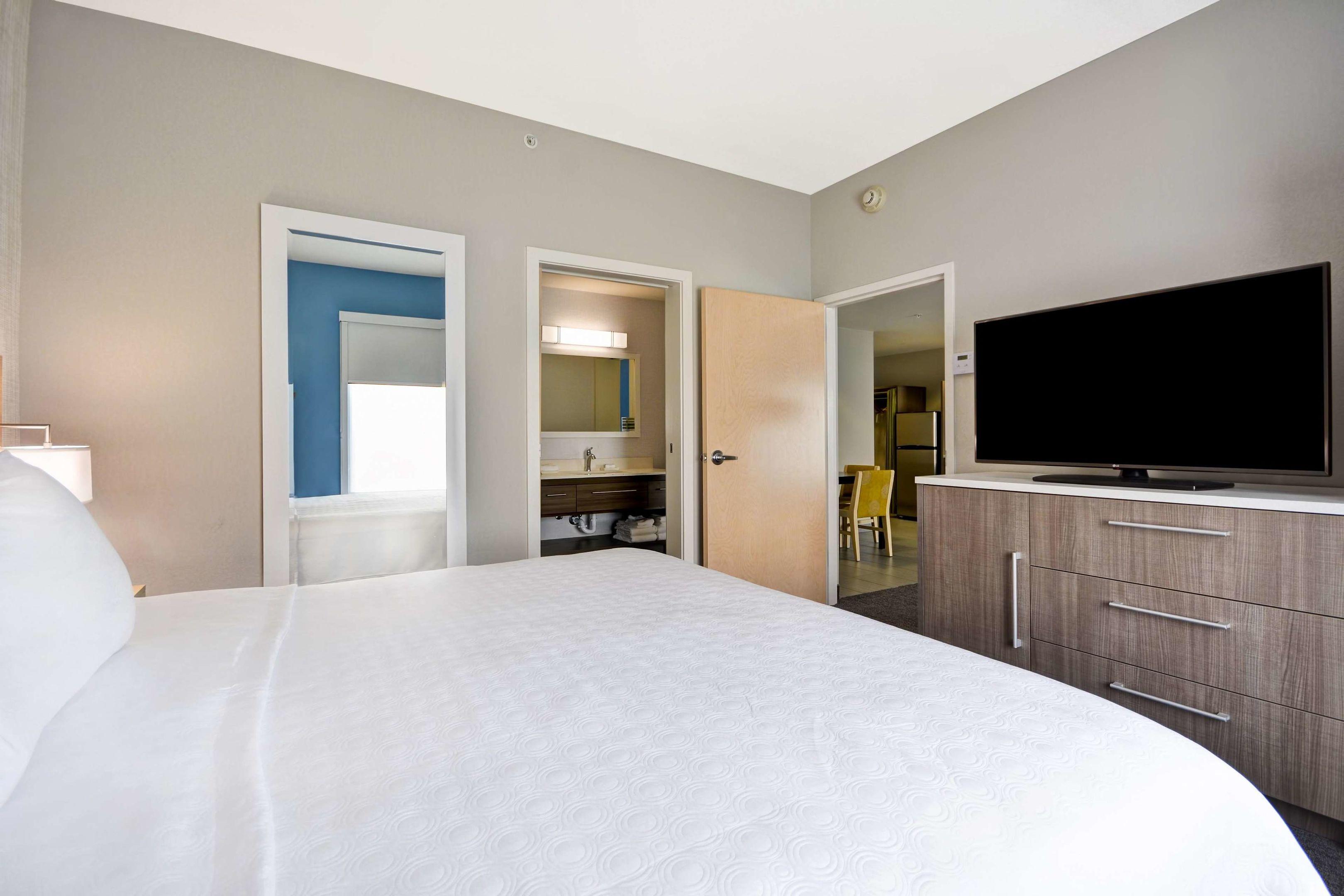Home2 Suites by Hilton Blue Ash Cincinnati — photo 4
