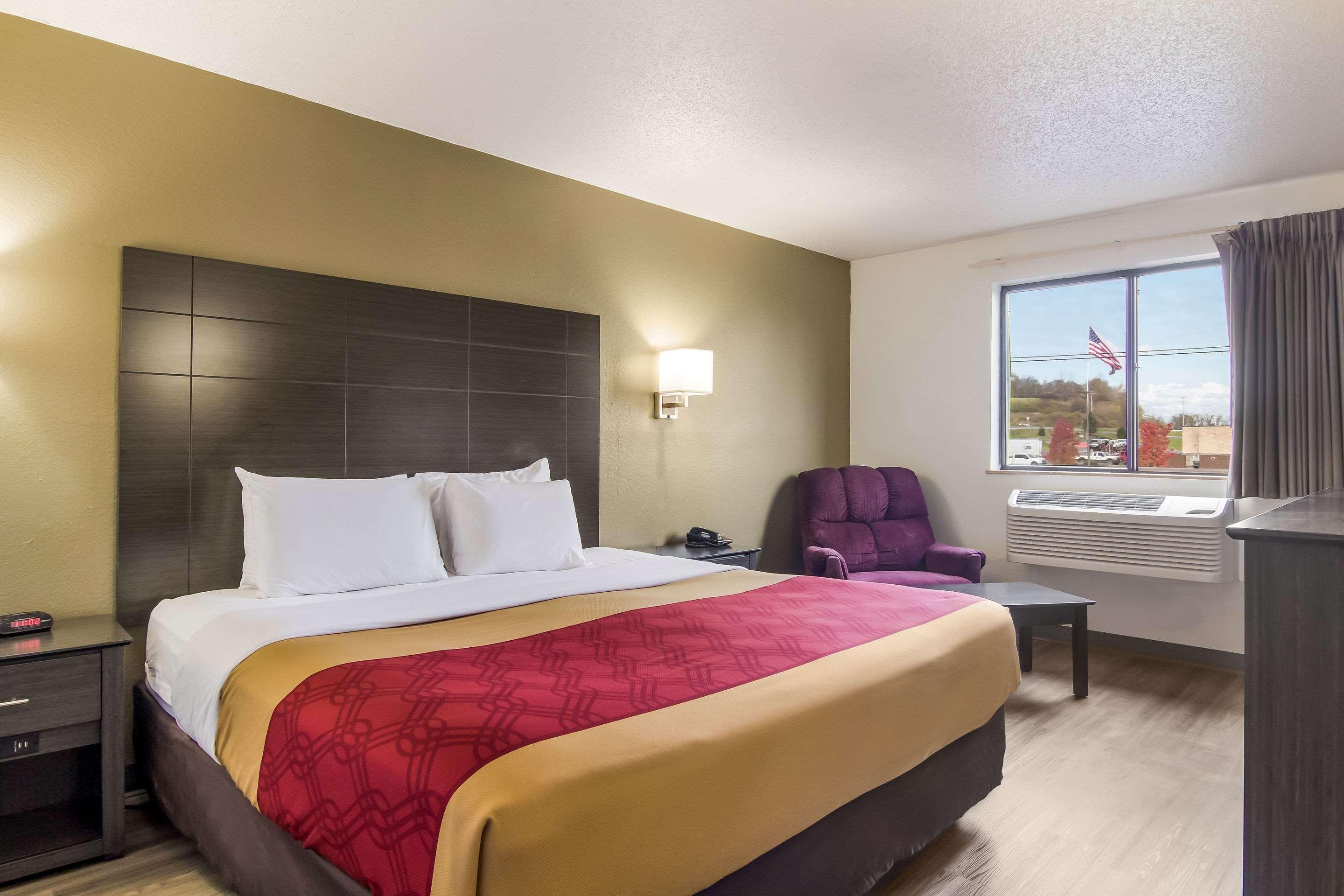 Econo Lodge Somerset I-70 I-76 — photo 4