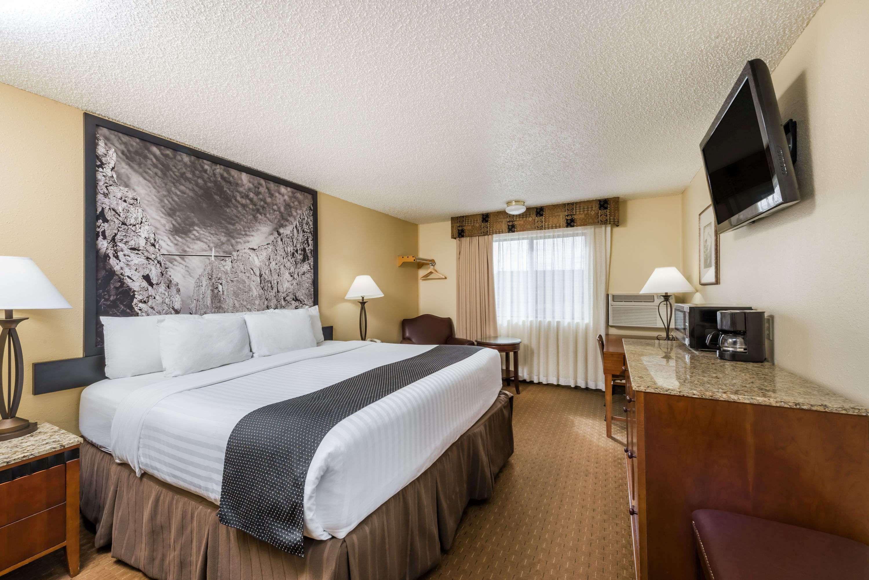 Super 8 by Wyndham Canon City — photo 4