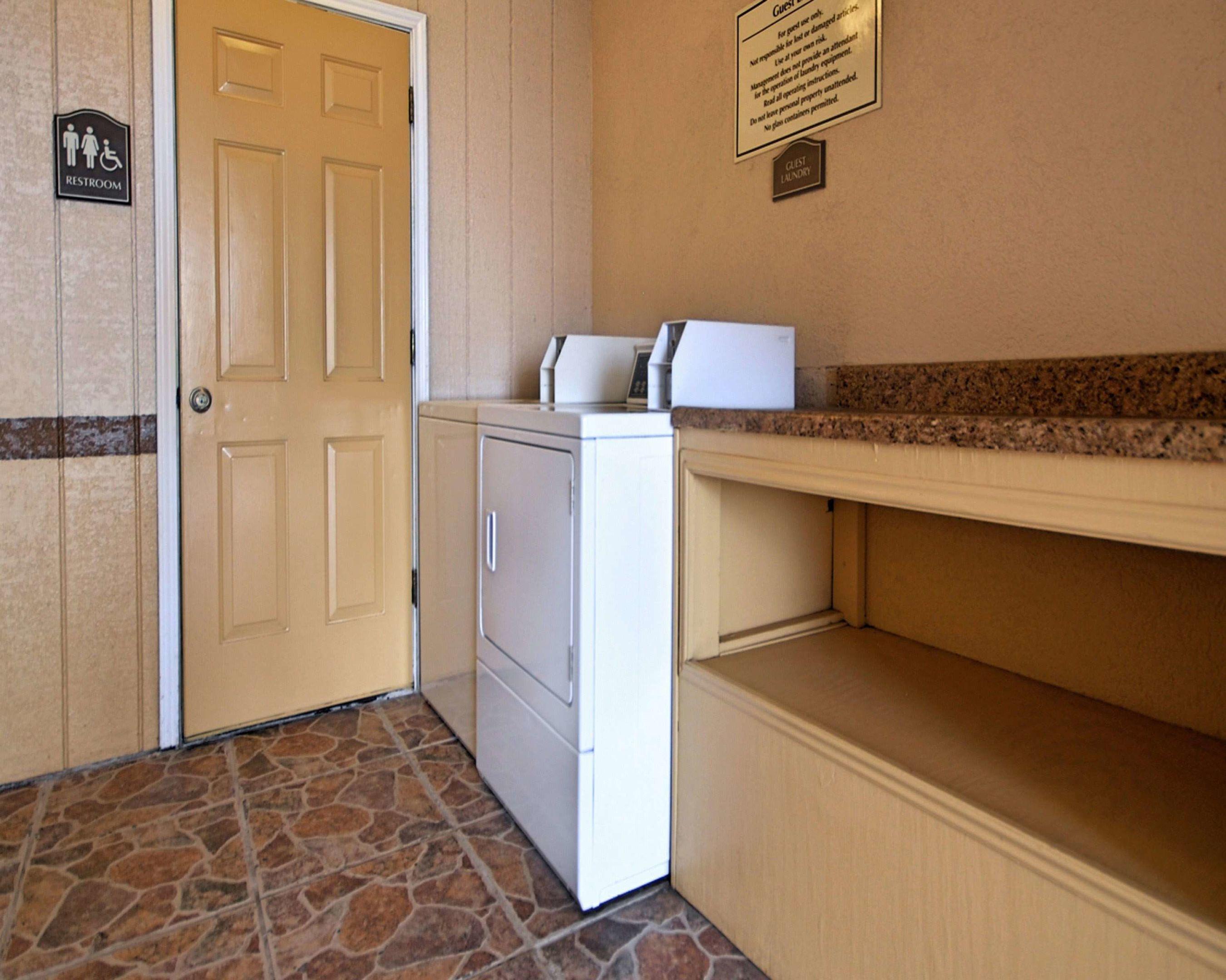 Americas Best Value Inn Kingsville — photo 4