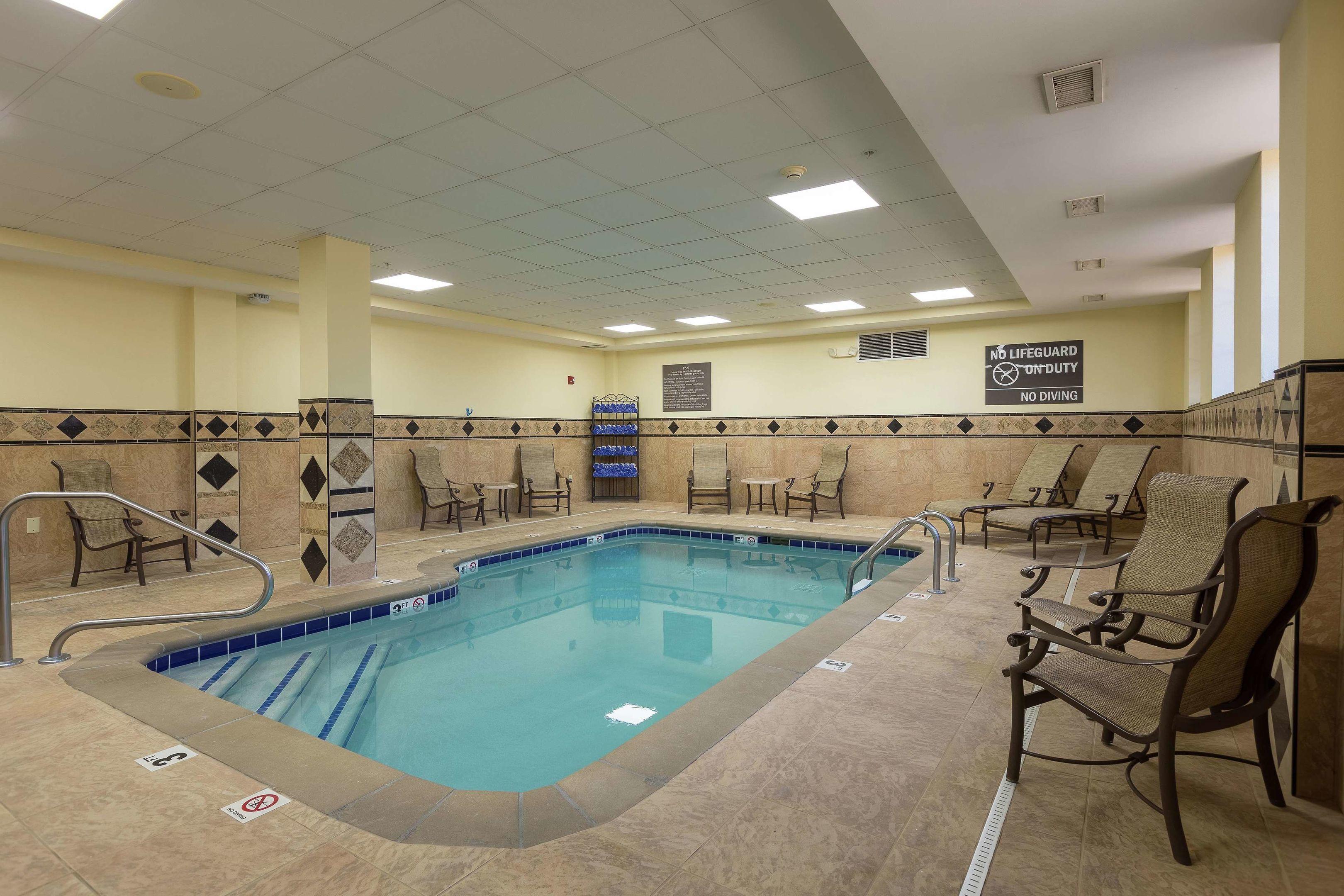 Hampton Inn and Suites Downtown Knoxville — photo 4