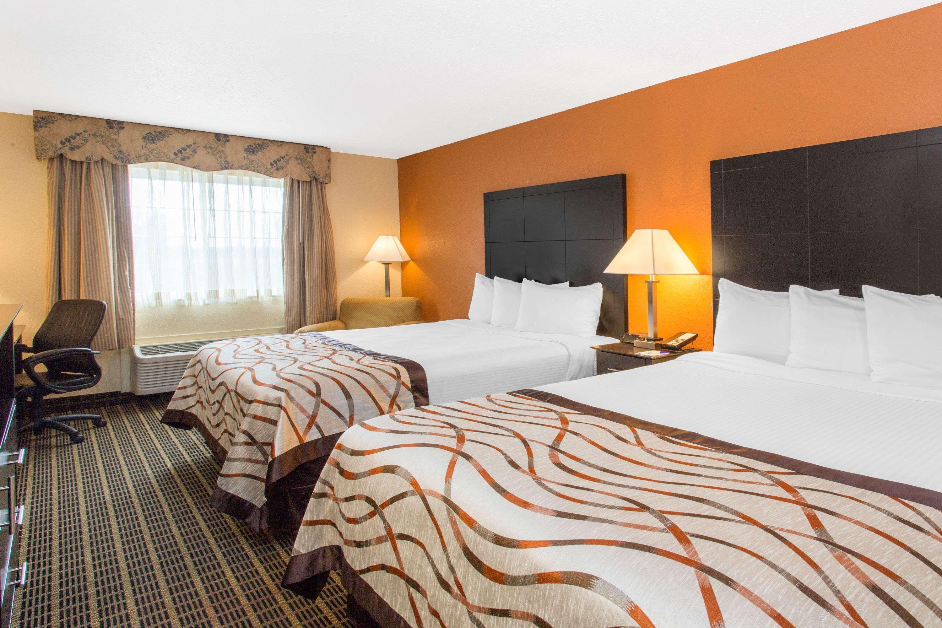 Baymont by Wyndham Muskegon — photo 4
