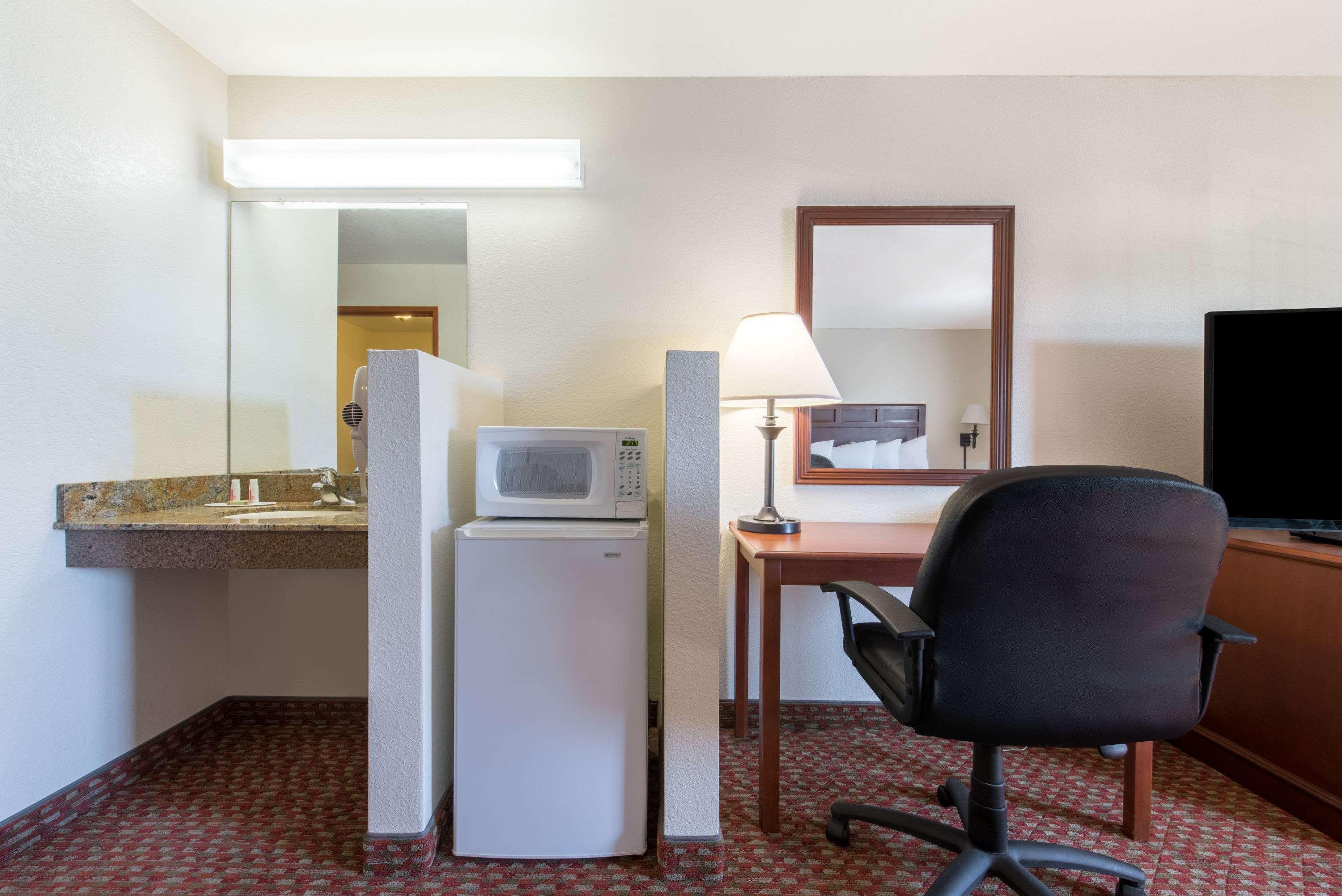 Super 8 by Wyndham Abilene South — photo 3