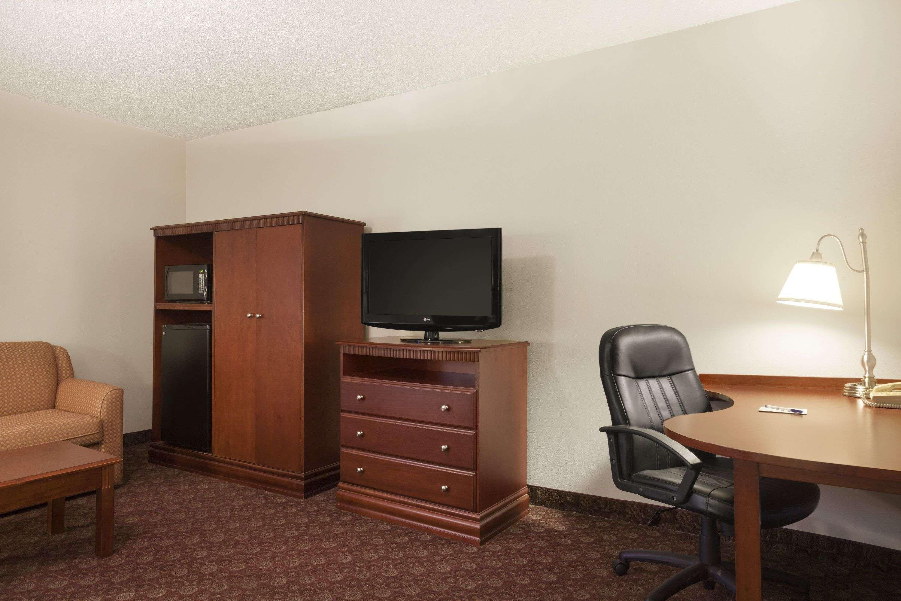 Baymont Inn & Suites Sioux Falls — photo 3