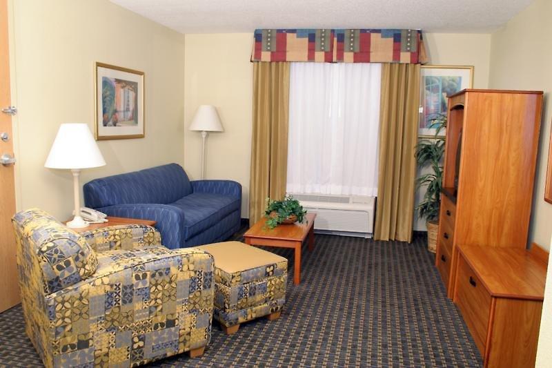 Hampton Inn & Suites Fort Myers Beach — photo 4