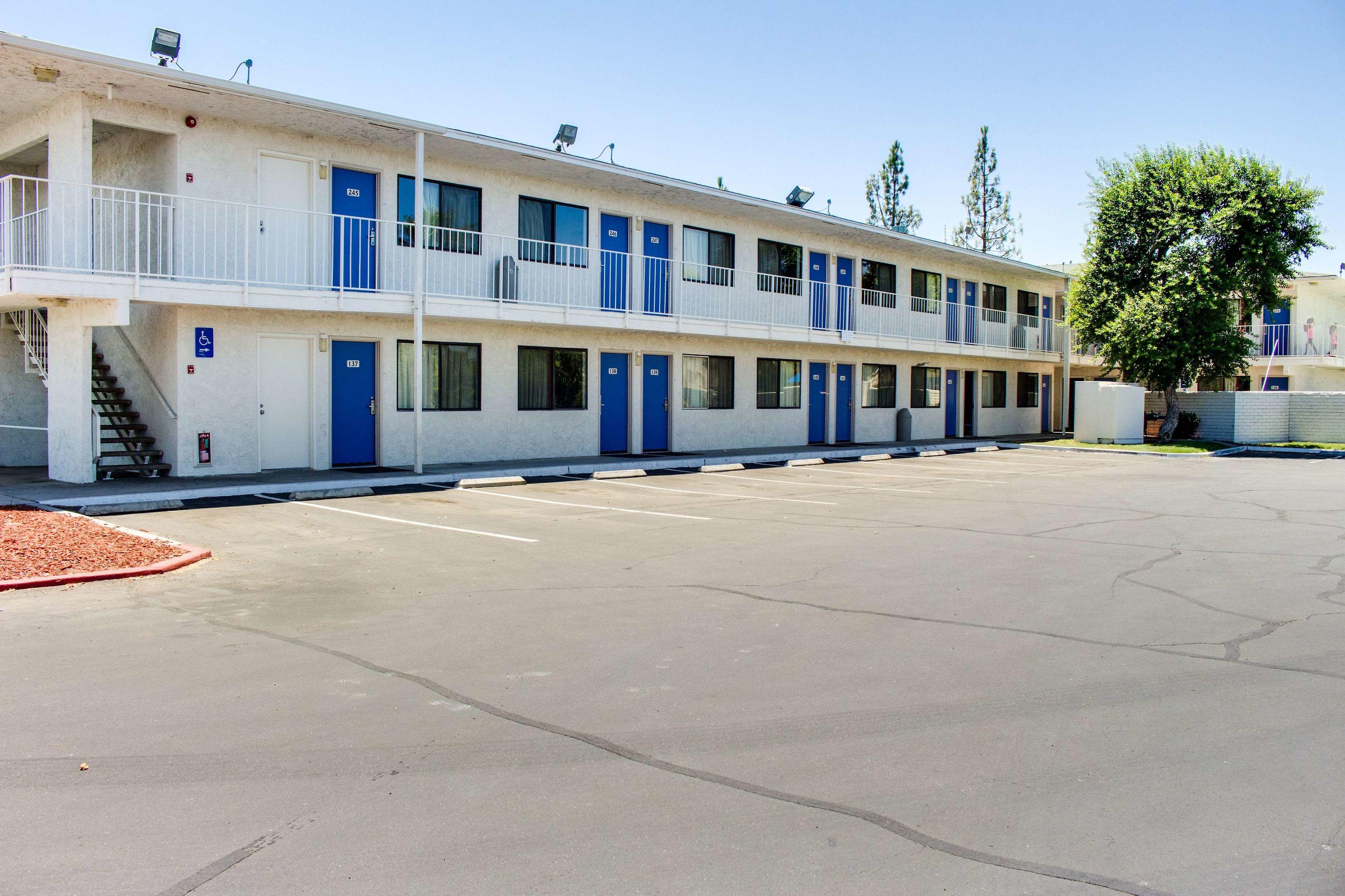 Motel 6 Bakersfield South — photo 4