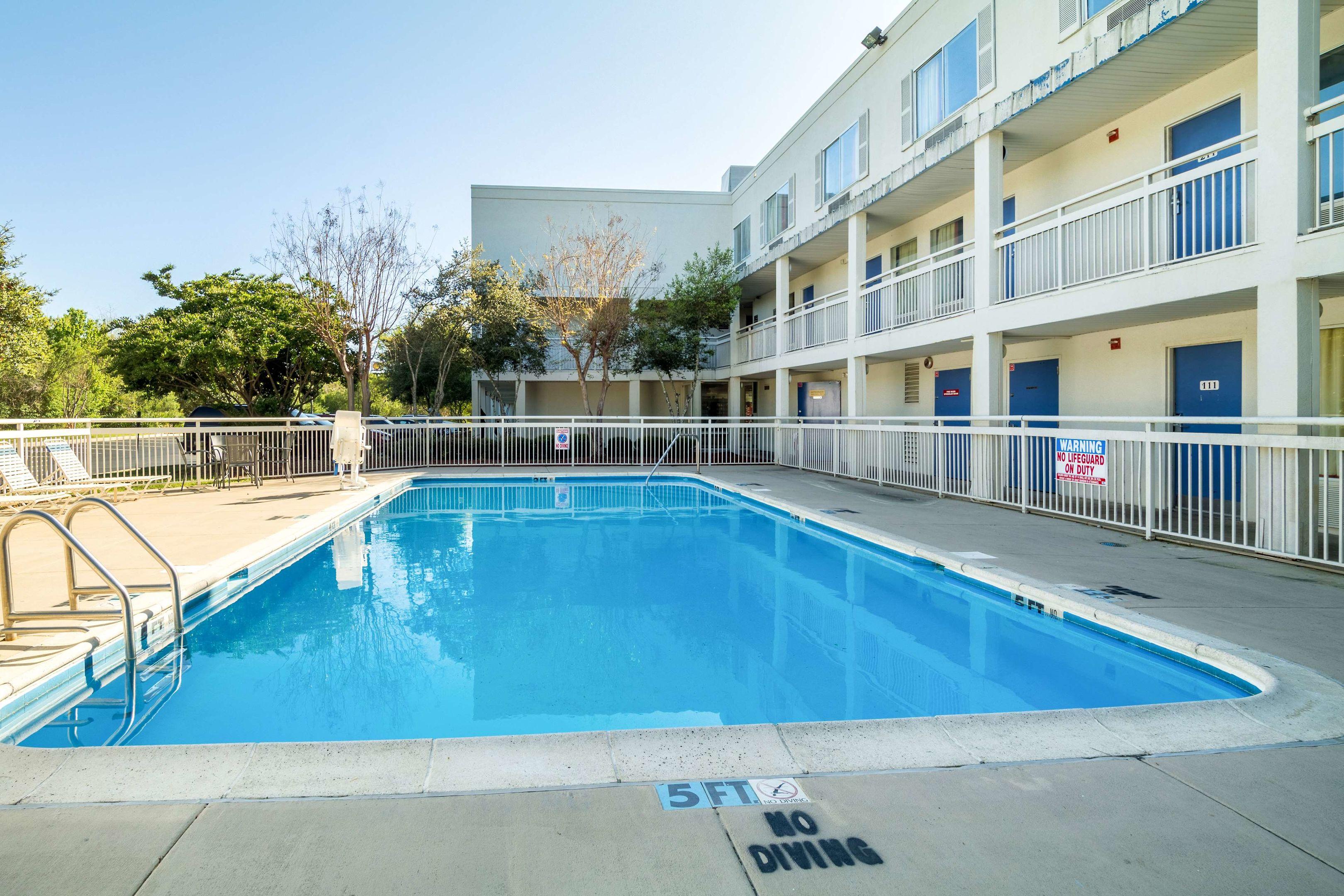 Motel 6 Augusta — photo 4