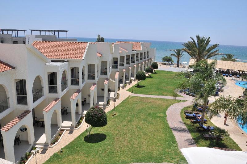 Radisson  Beach Resort Larnaca — photo 1