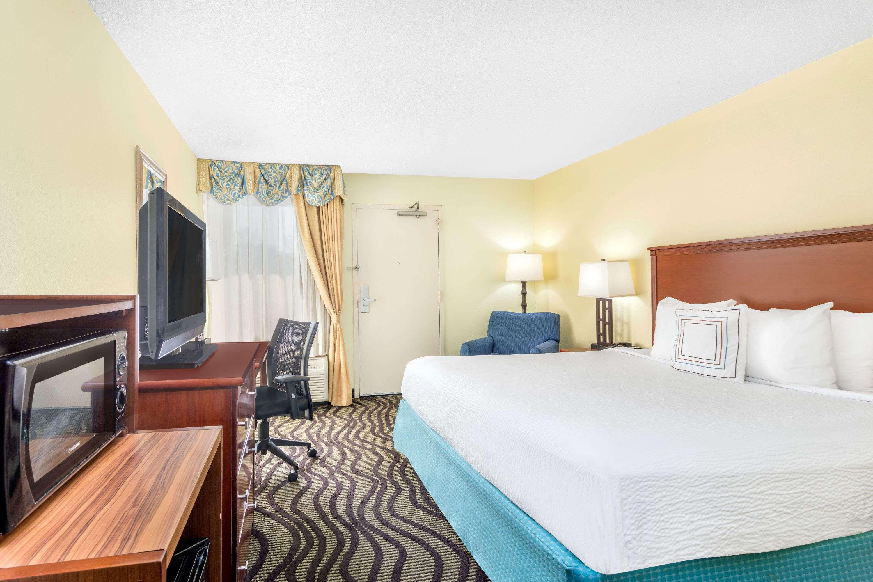 Baymont Inn & Suites Savannah Midtown — photo 4