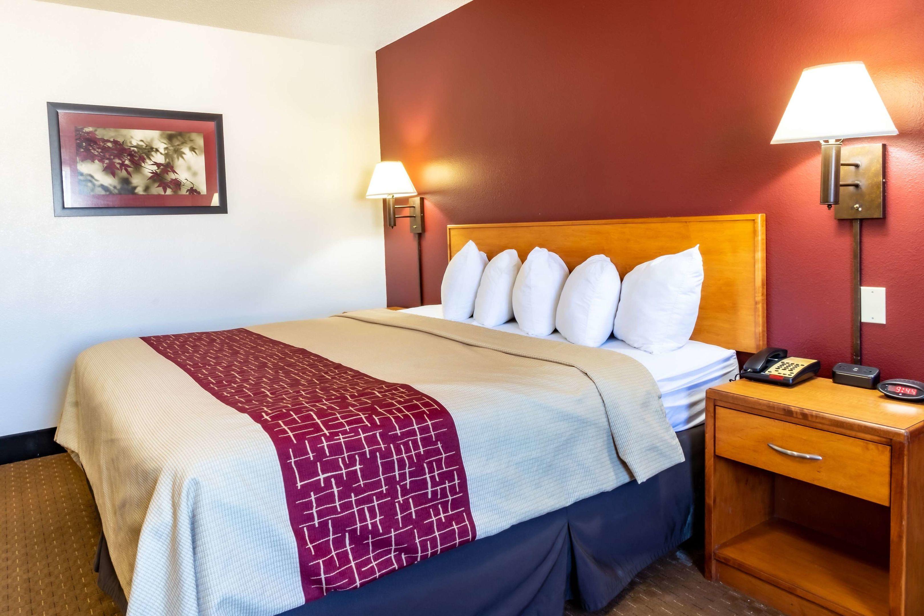 Bearcat Inn And Suites — photo 5