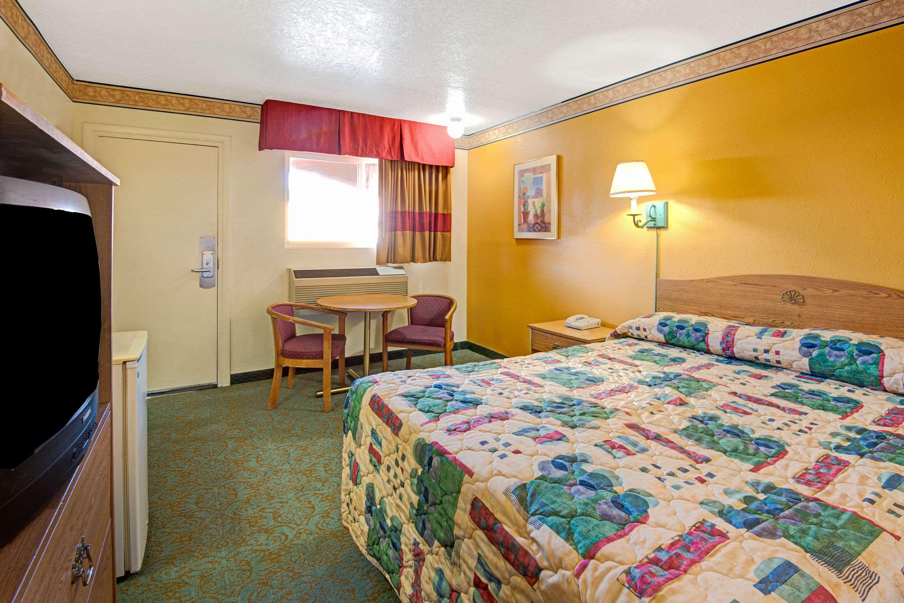 Rodeway Inn Albuquerque Downtown on Rt 66 — photo 5