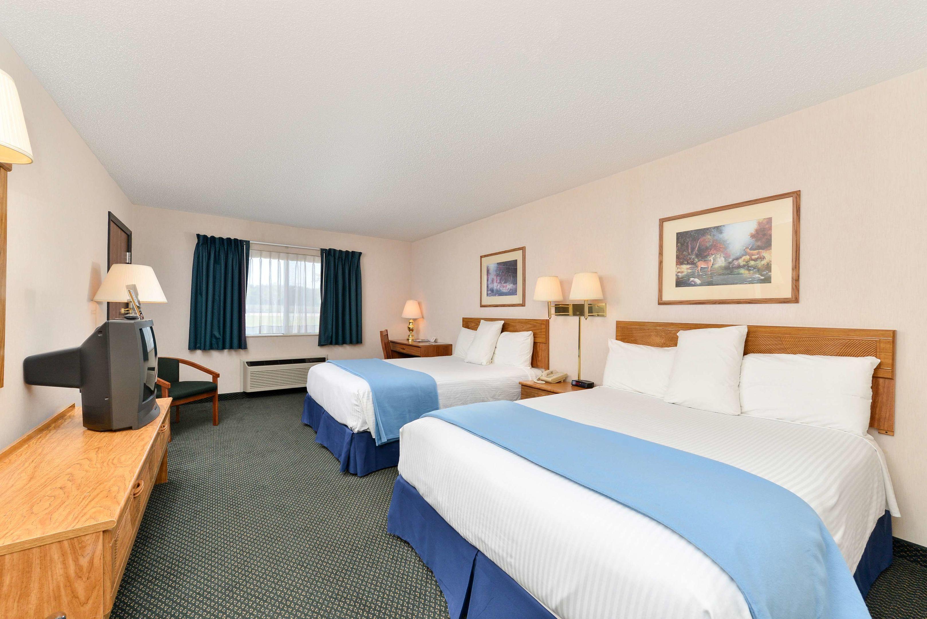 Americas Best Value Inn - Tahquamenon Country — photo 5