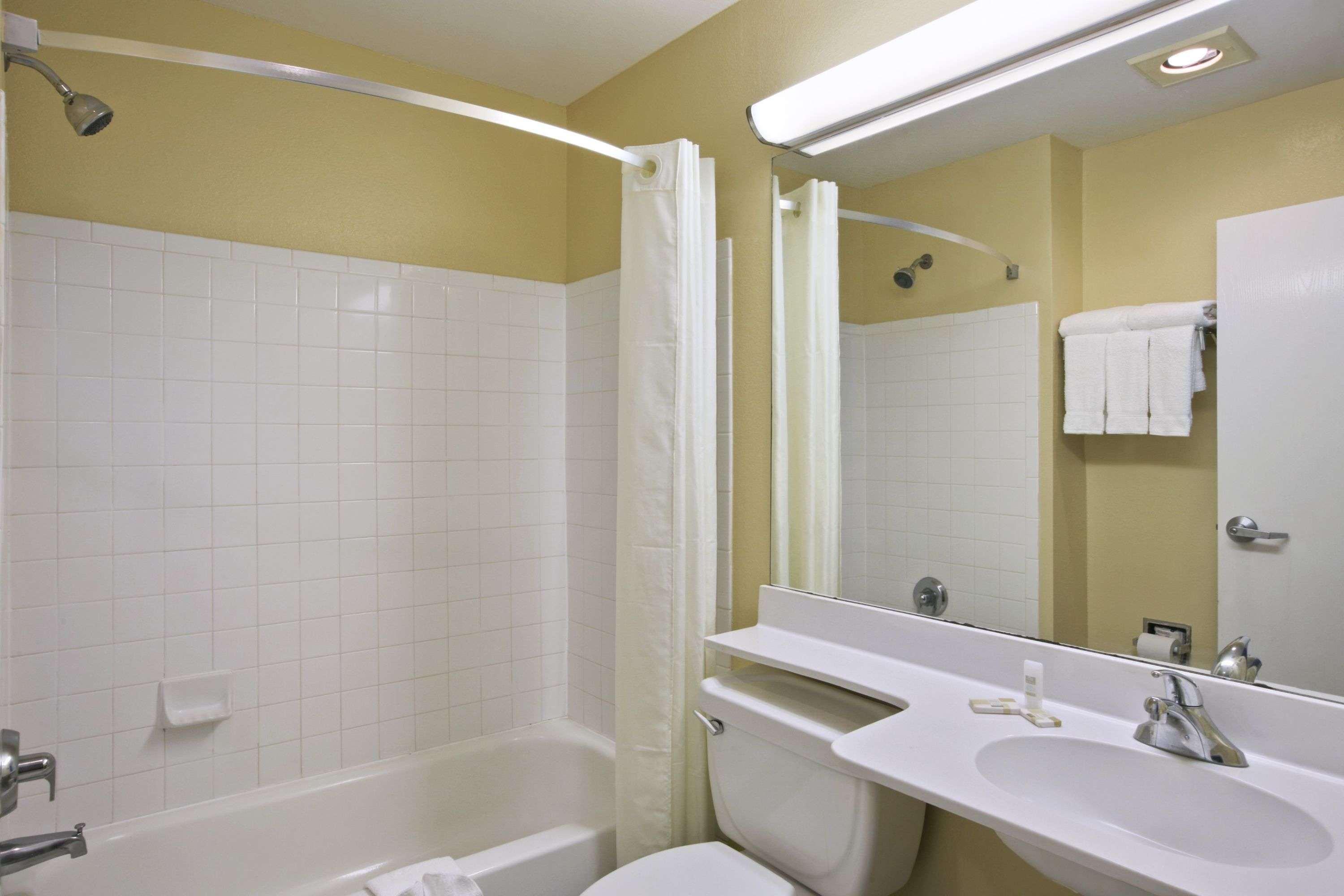 Microtel Inn & Suites Baton Rouge Airline Hwy — photo 5