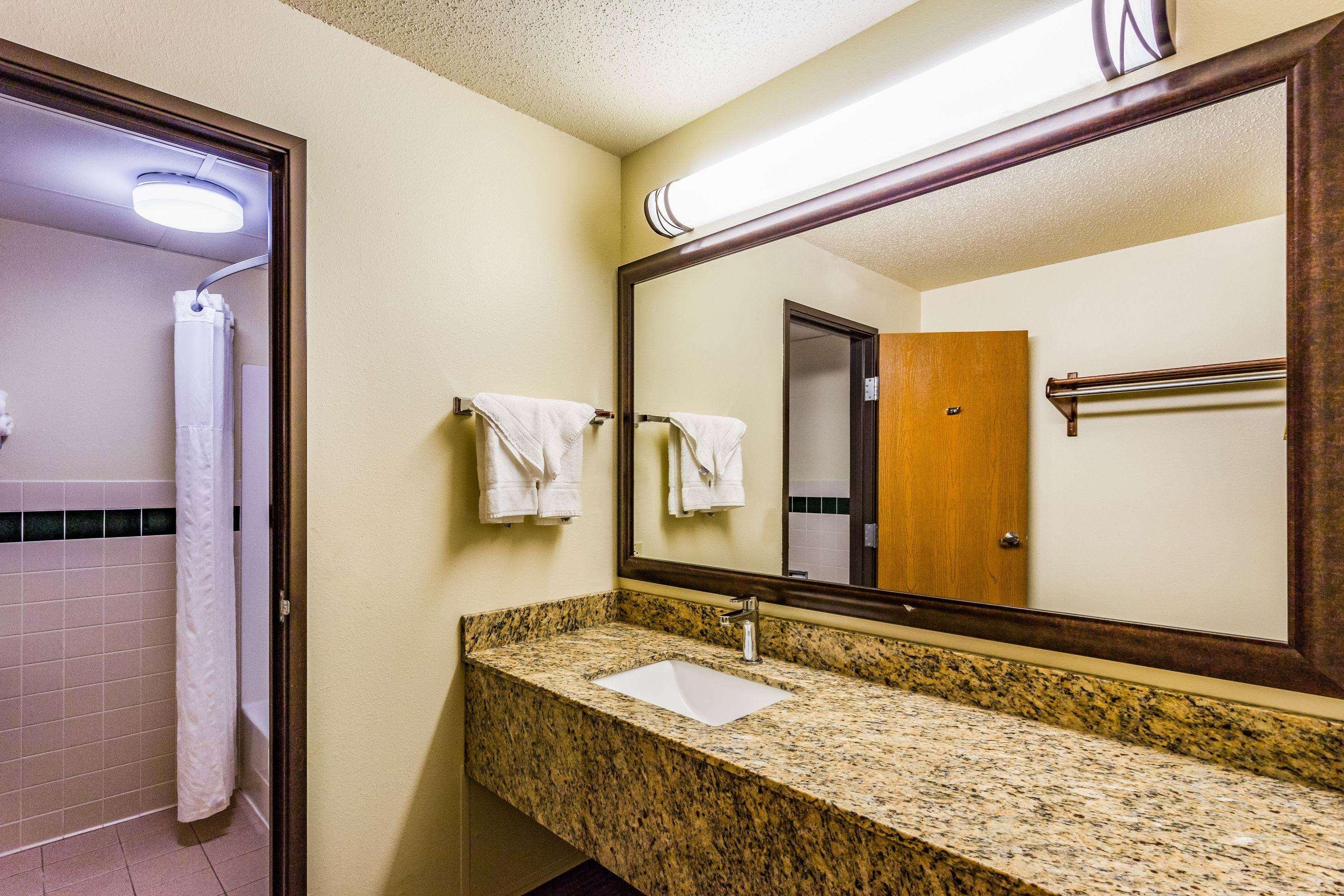 AmericInn Lodge & Suites Hampton — photo 5