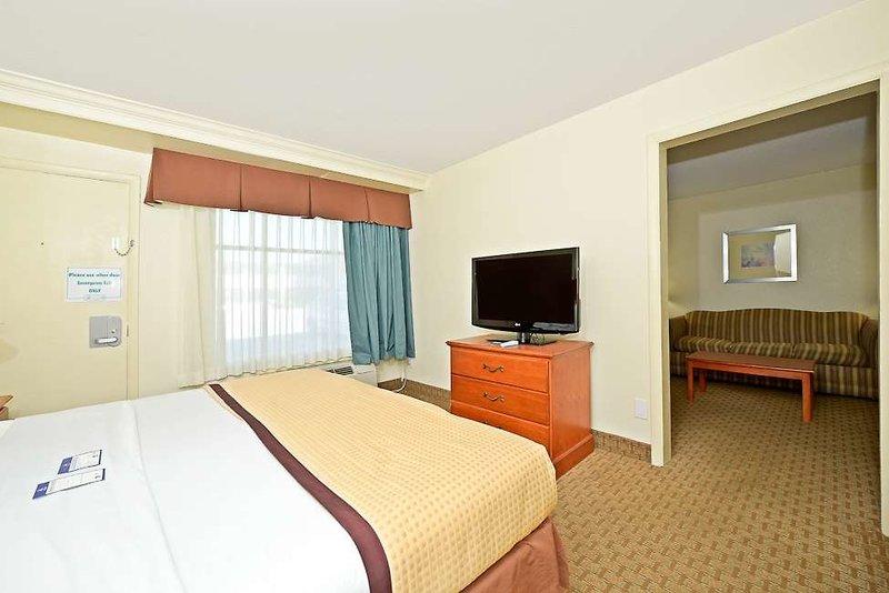 Best Western Plus Holiday Sands Inn & Suites — photo 5