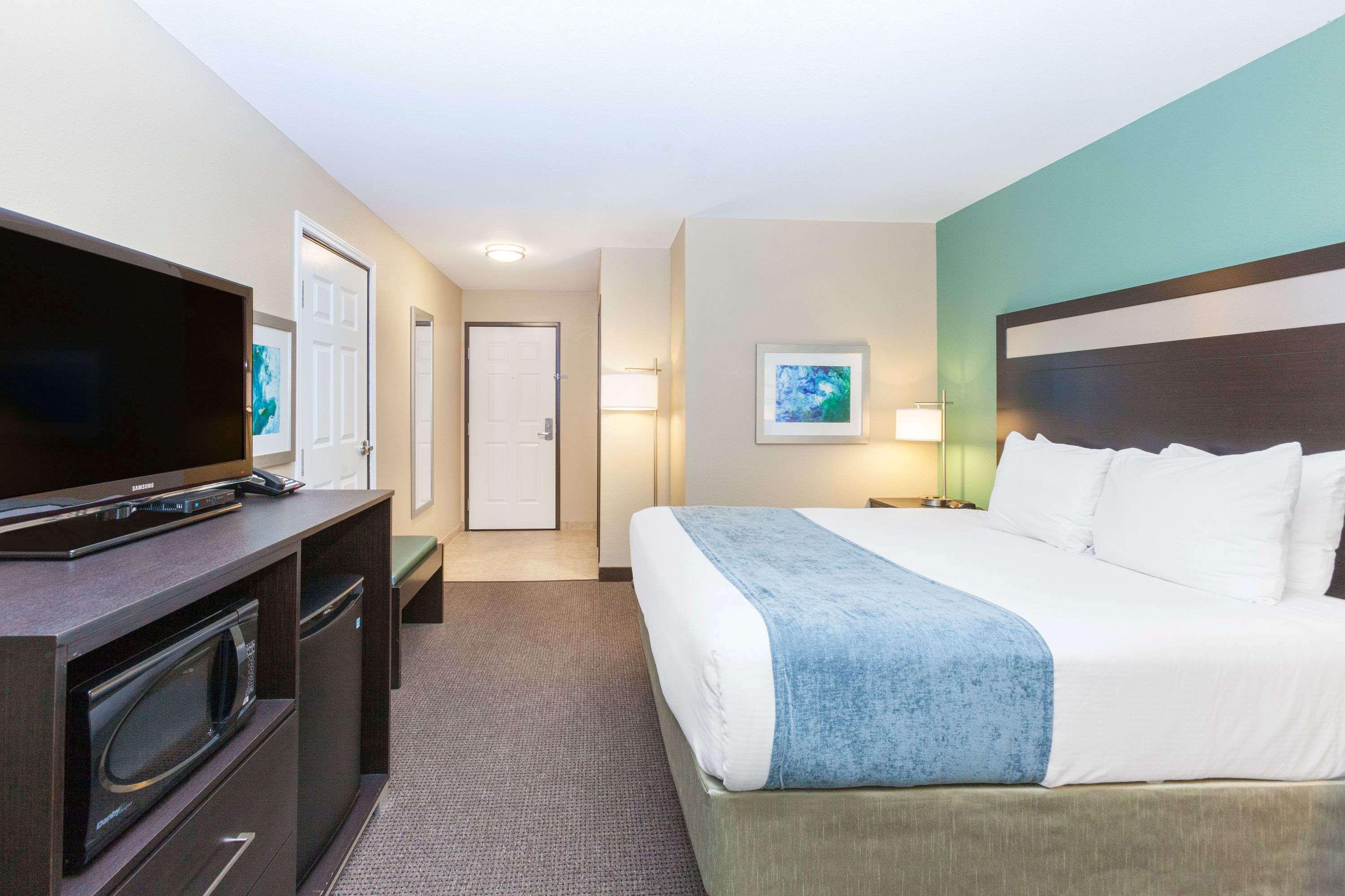 Baymont Inn & Suites Midland Center — photo 4