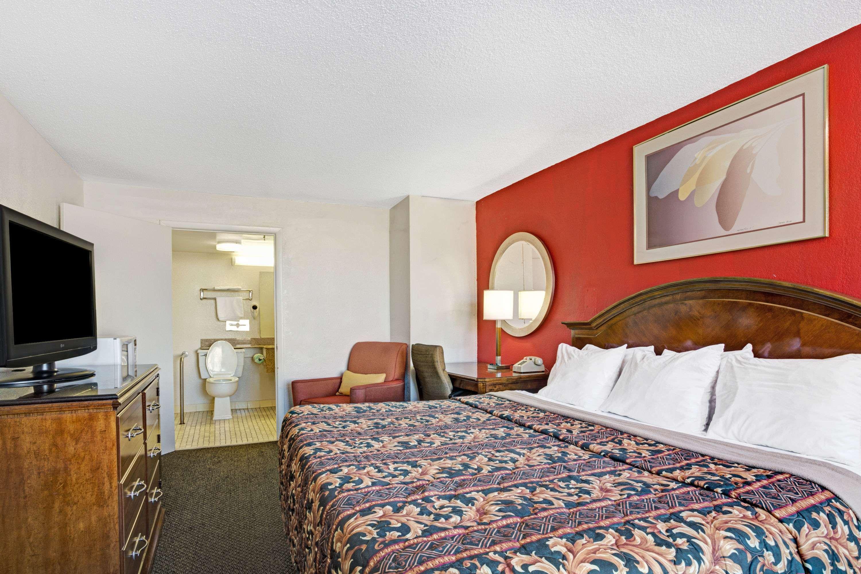 Days Inn By Wyndham Norfolk Military Circle — photo 4