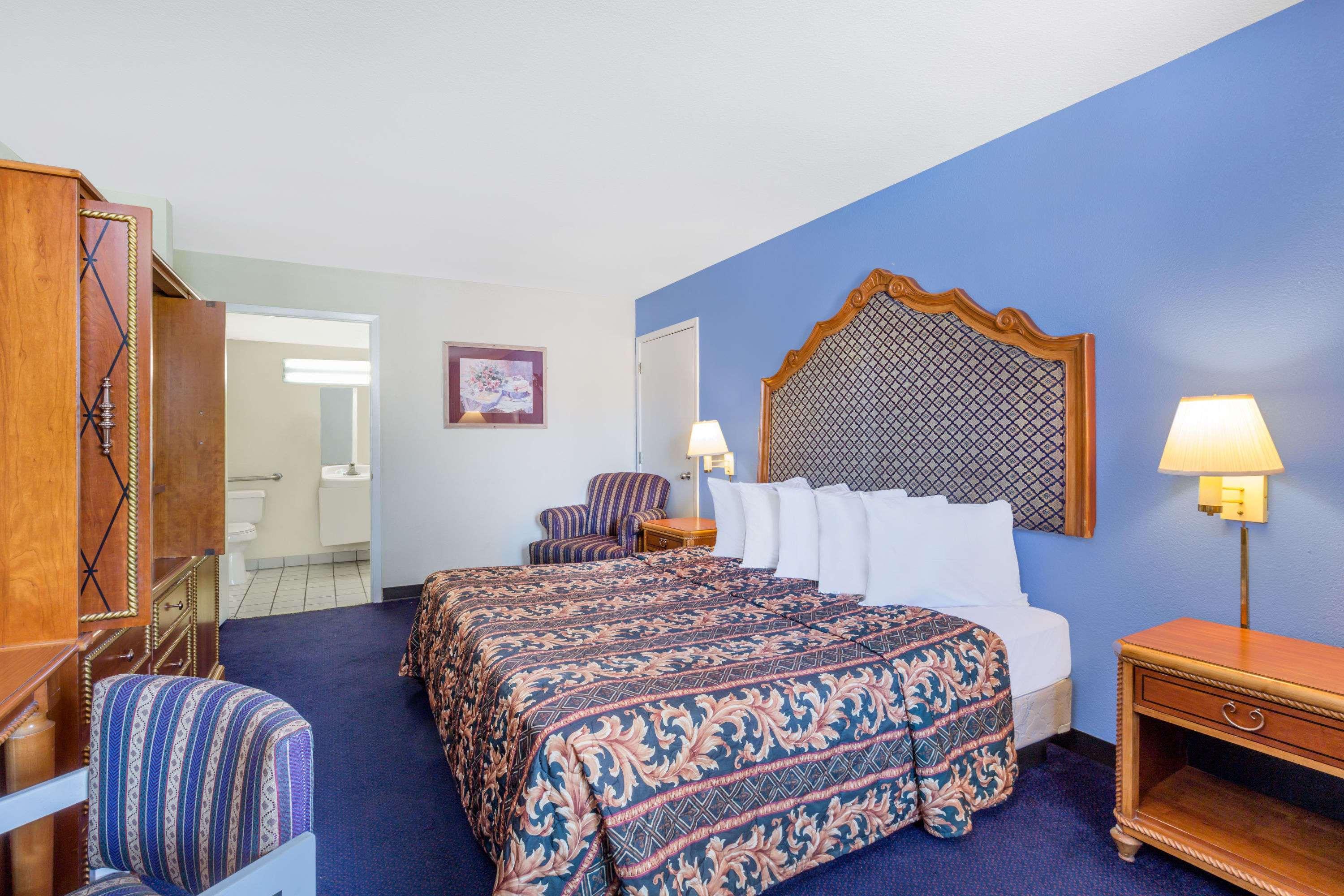 Days Inn San Antonio — photo 5