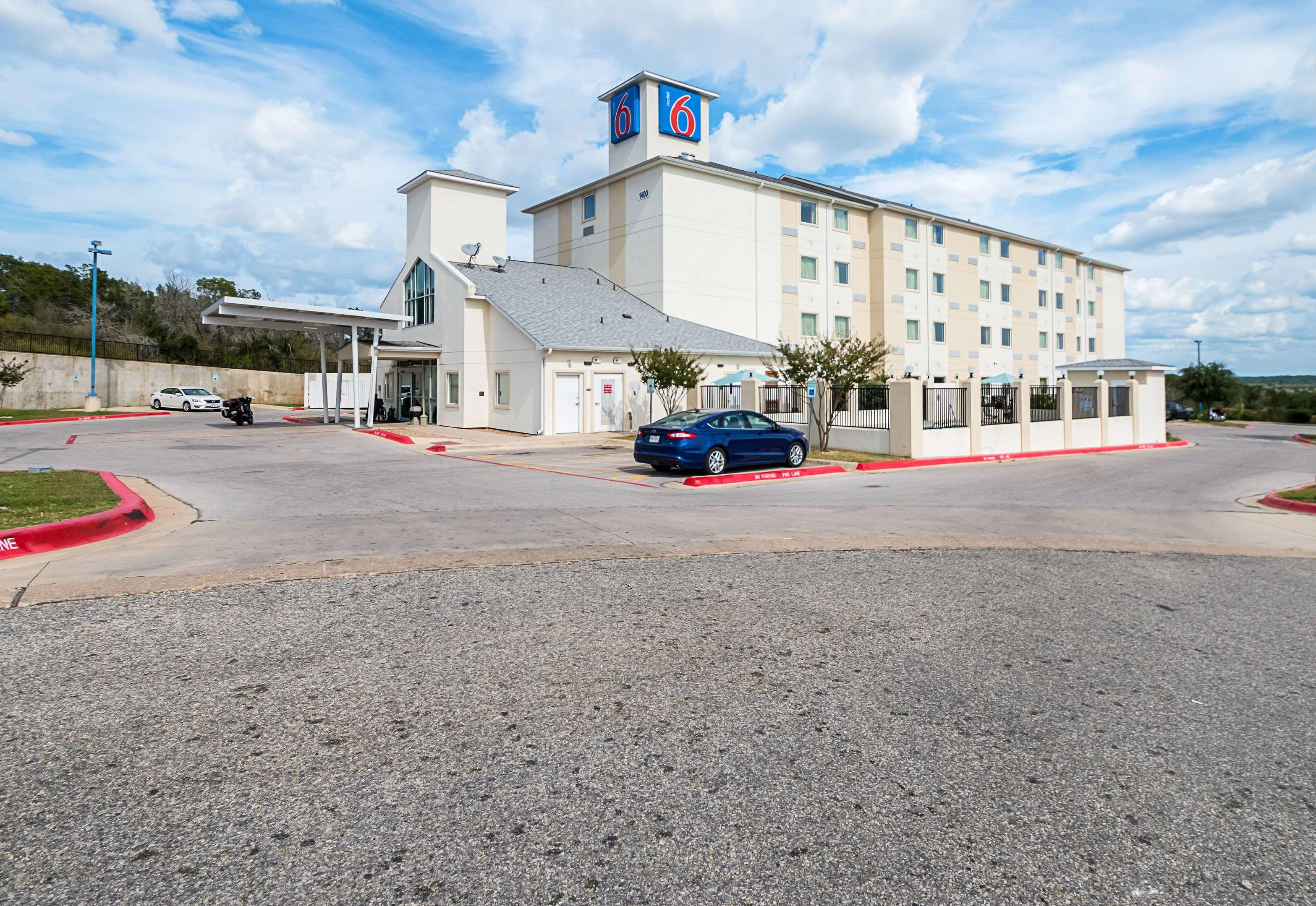 Motel 6 Marble Falls — photo 4