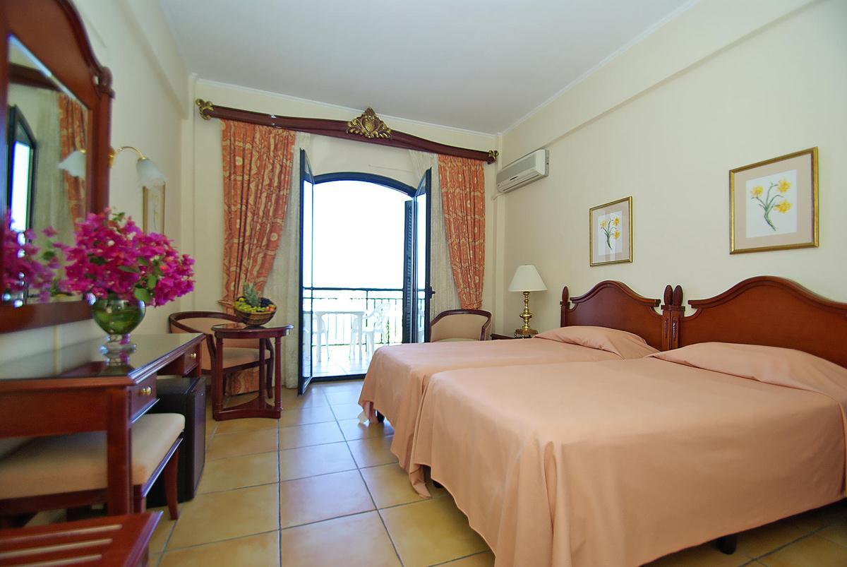 CNic Paleo ArtNouveau Hotel — photo 4