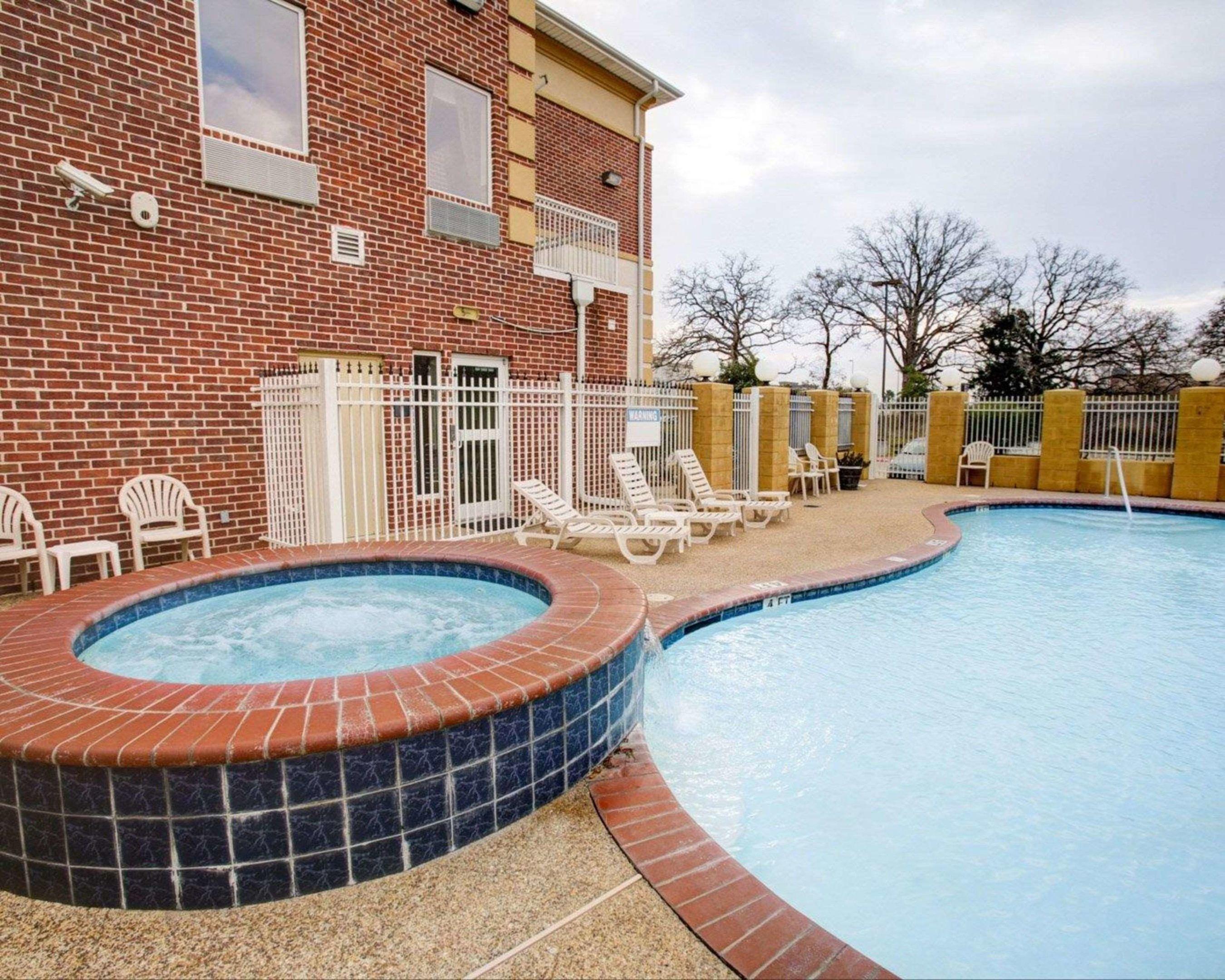 Comfort Suites University Drive — photo 5