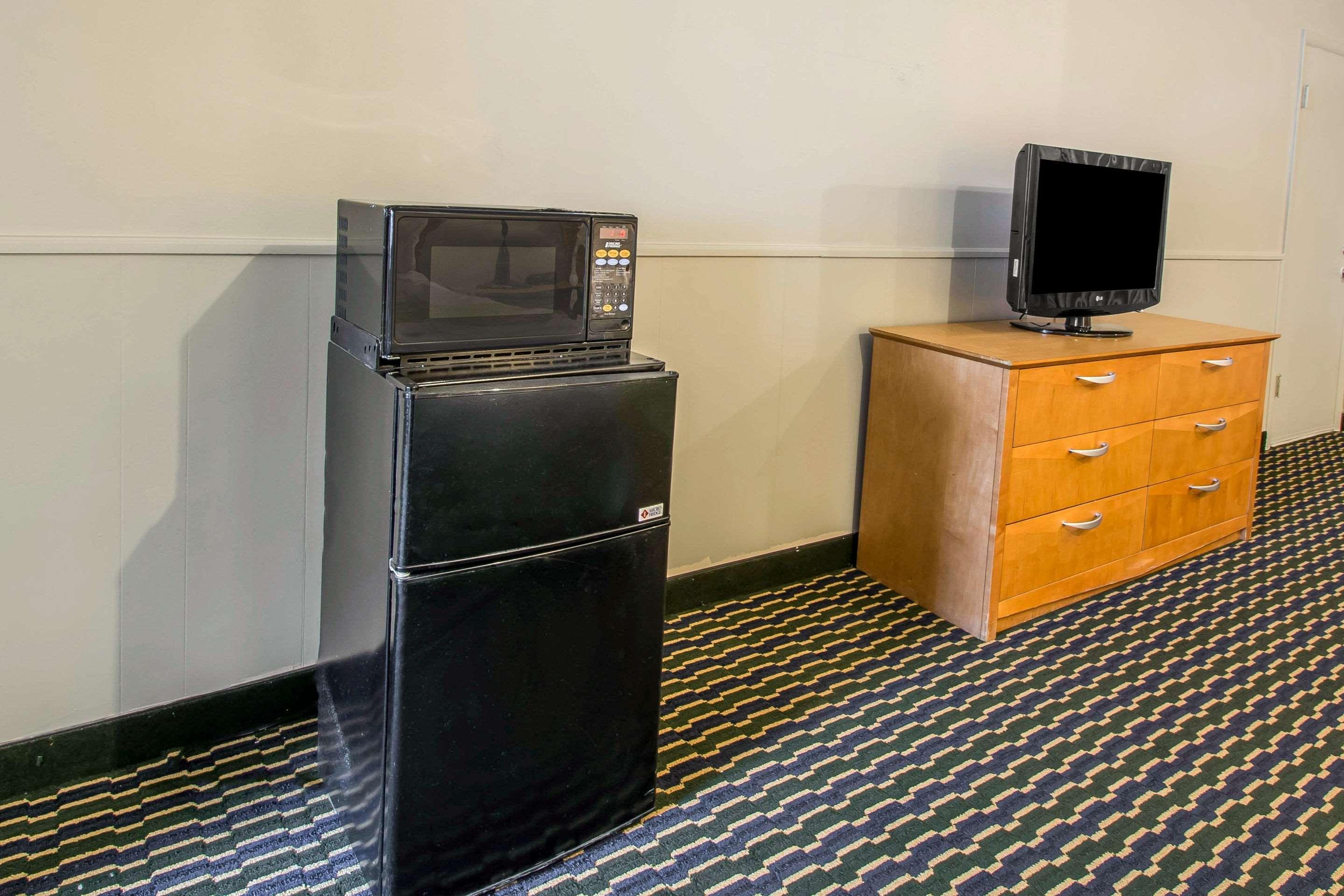 Rodeway Inn & Suites — photo 5