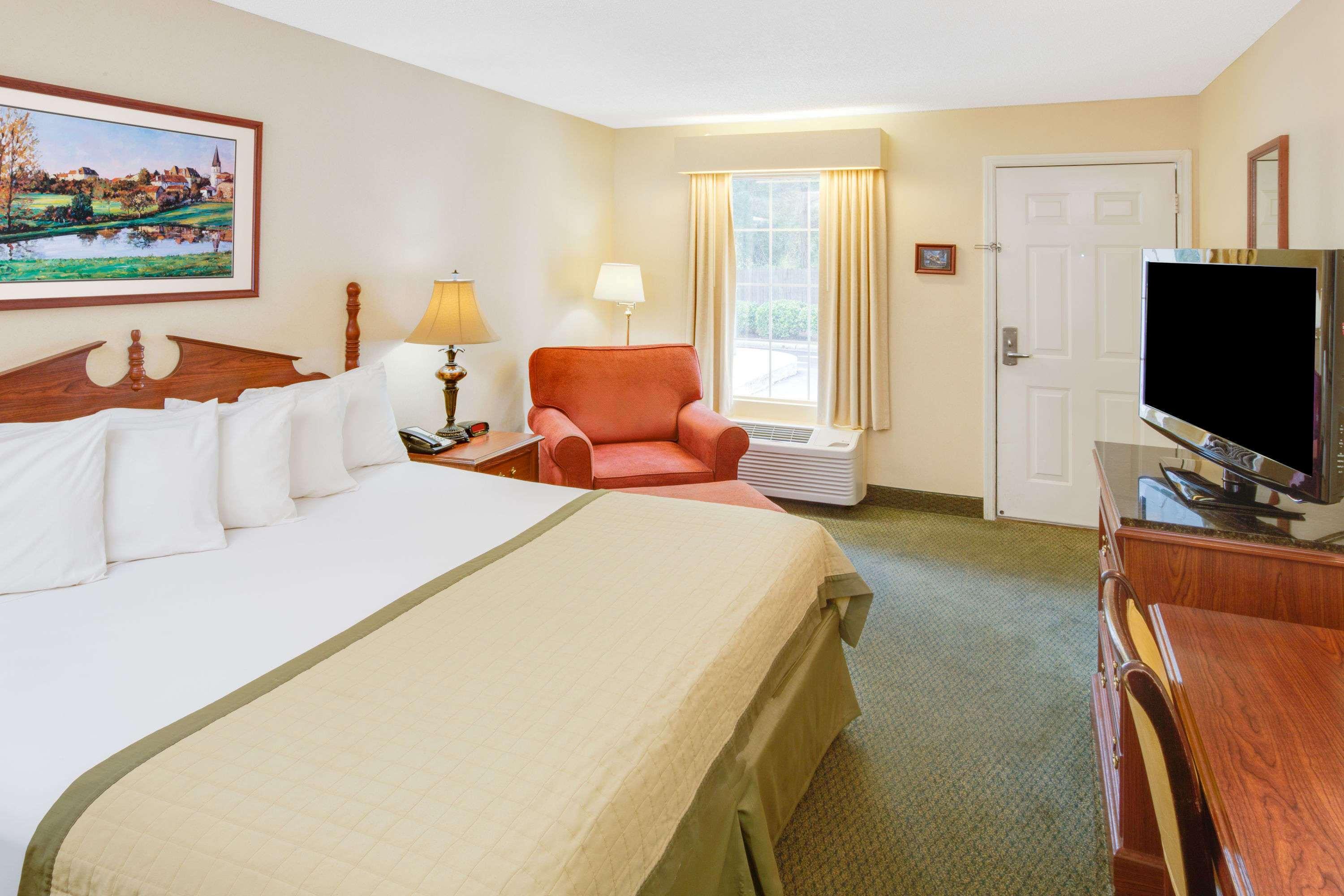 Baymont by Wyndham Ozark — photo 3