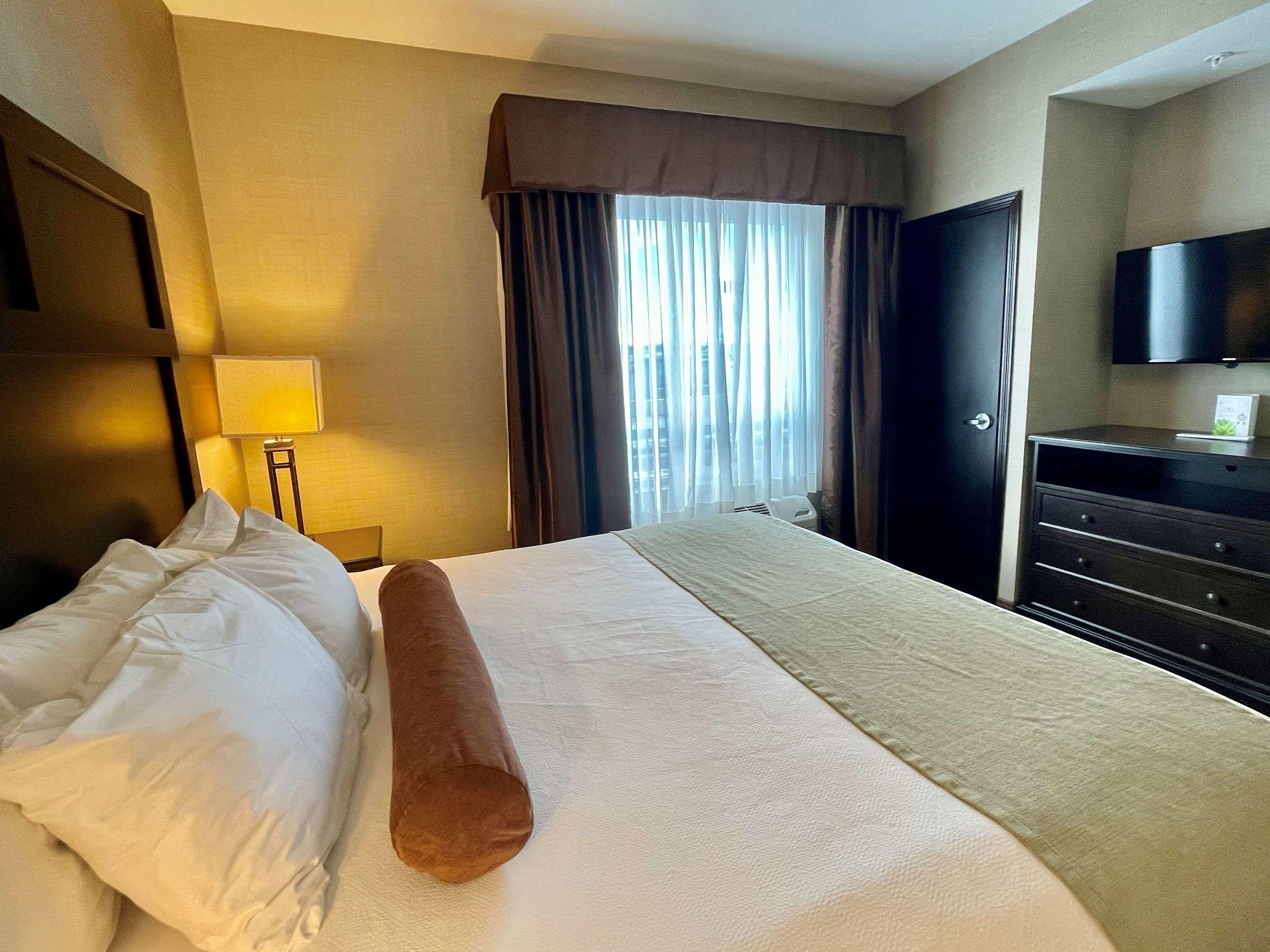 Best Western Plus Okotoks Inn & Suites — photo 4