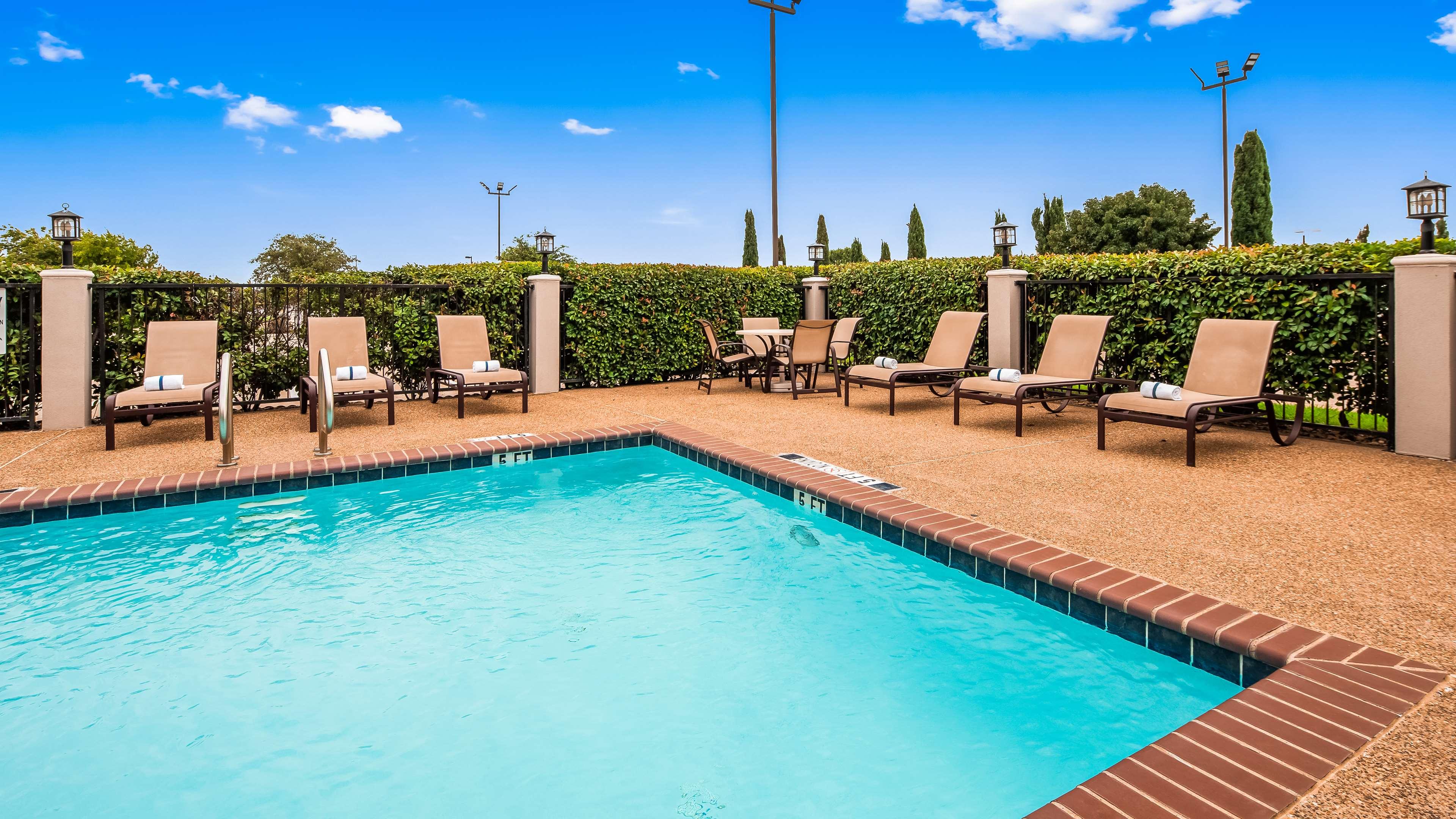 Best Western Plus Denton Inn & Suites — photo 3