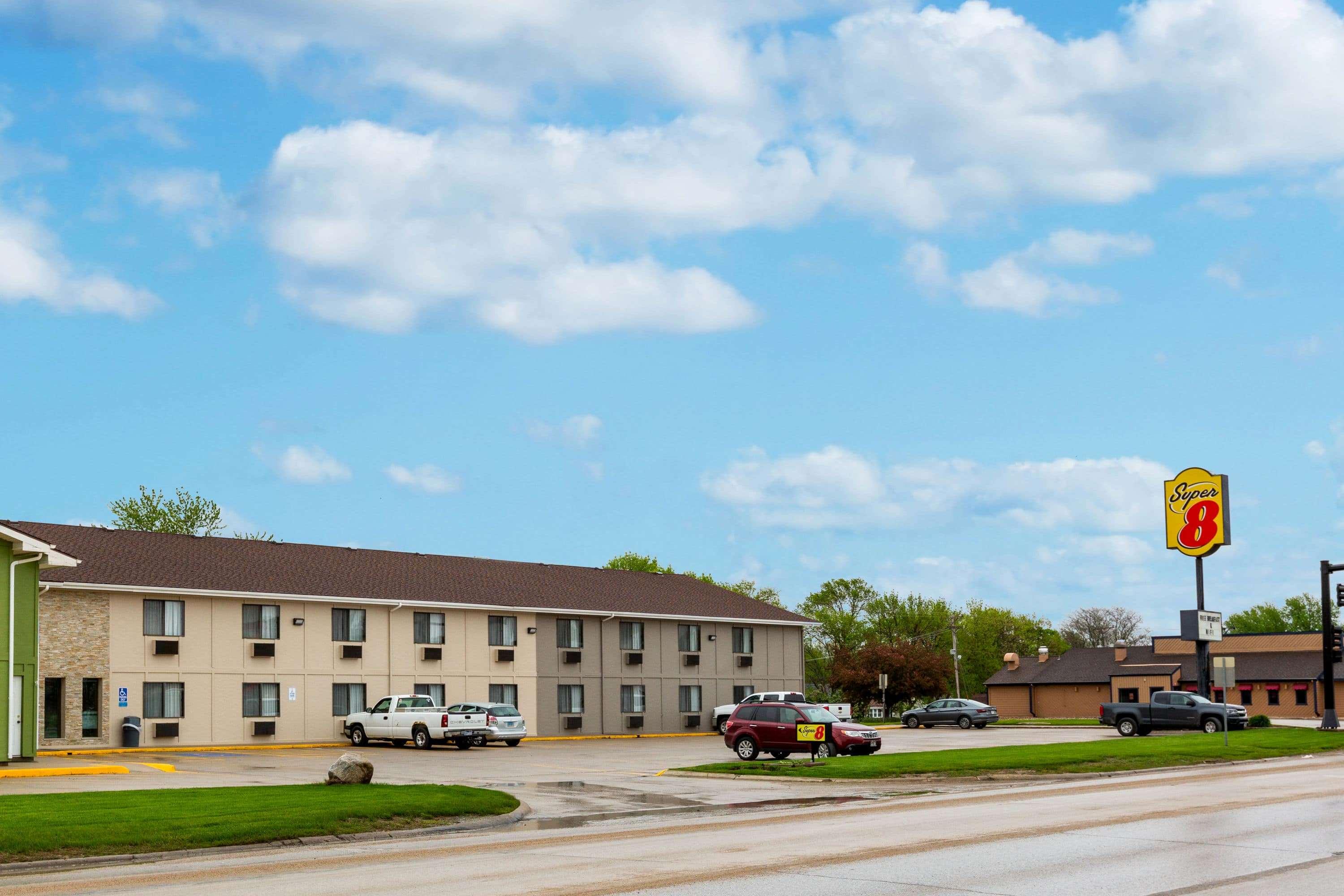 Super 8 by Wyndham Storm Lake — photo 3