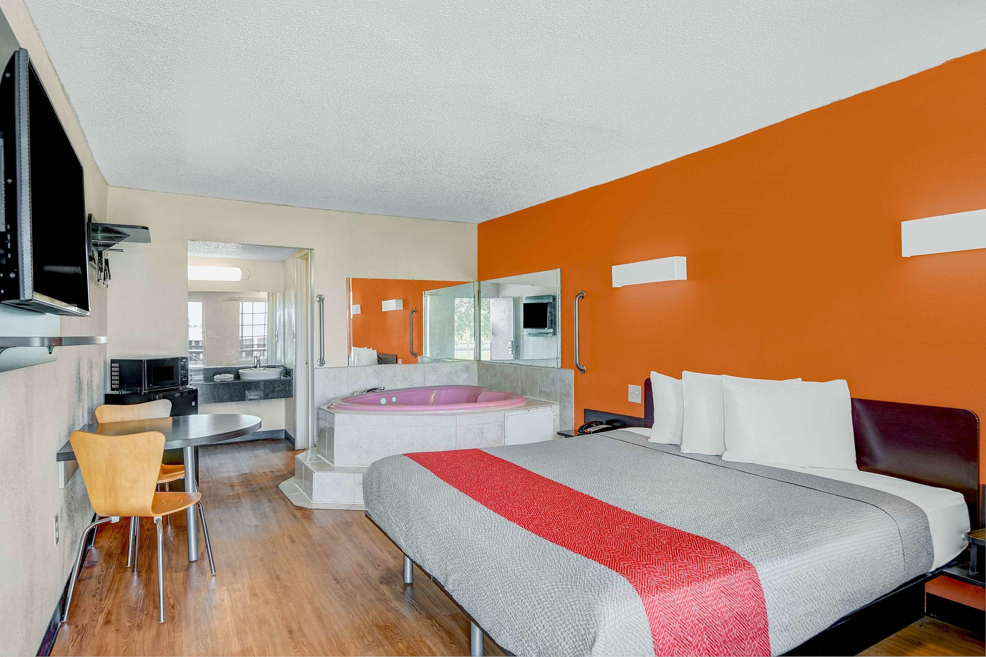 Motel 6 Calhoun — photo 5