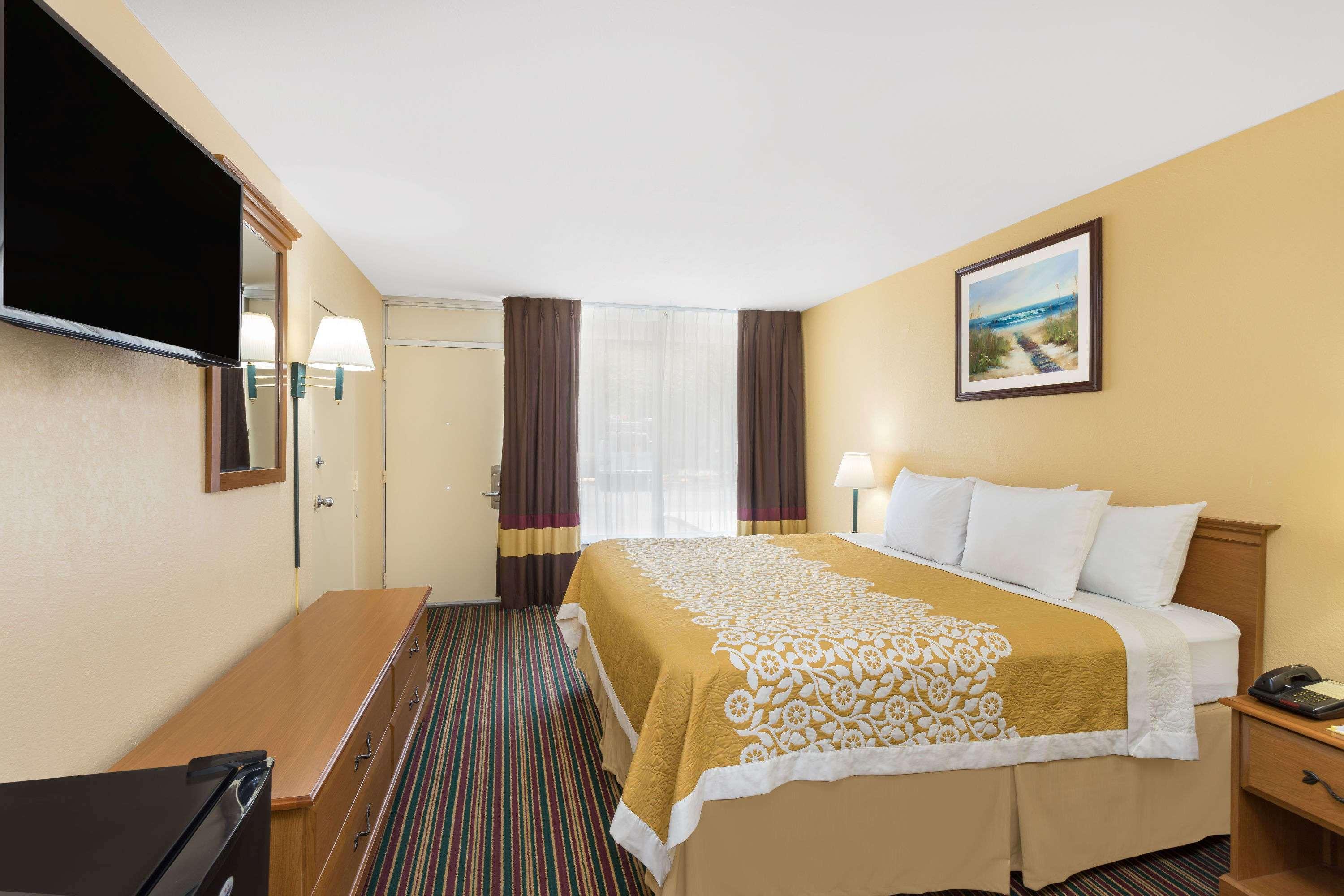 Days Inn Mount Pleasant-Patriot's Point — photo 4