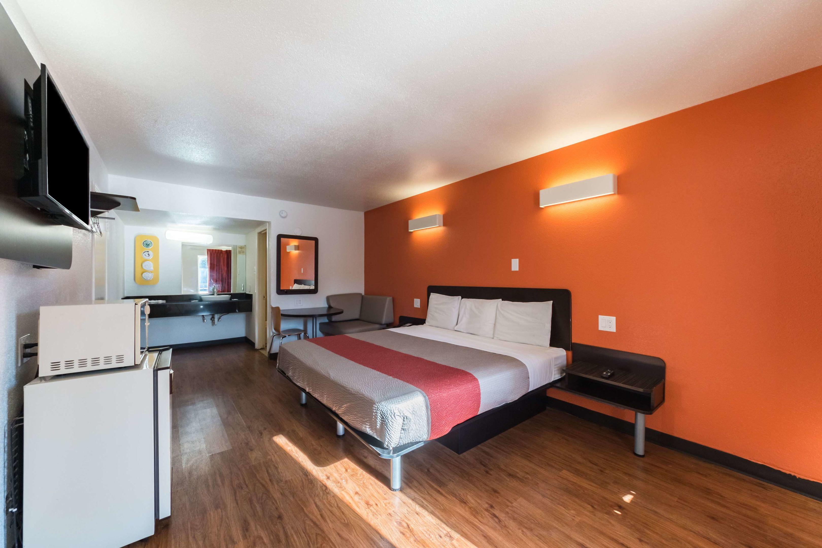 Americas Best Value Inn Riverwalk Downtown/Market Square — photo 5