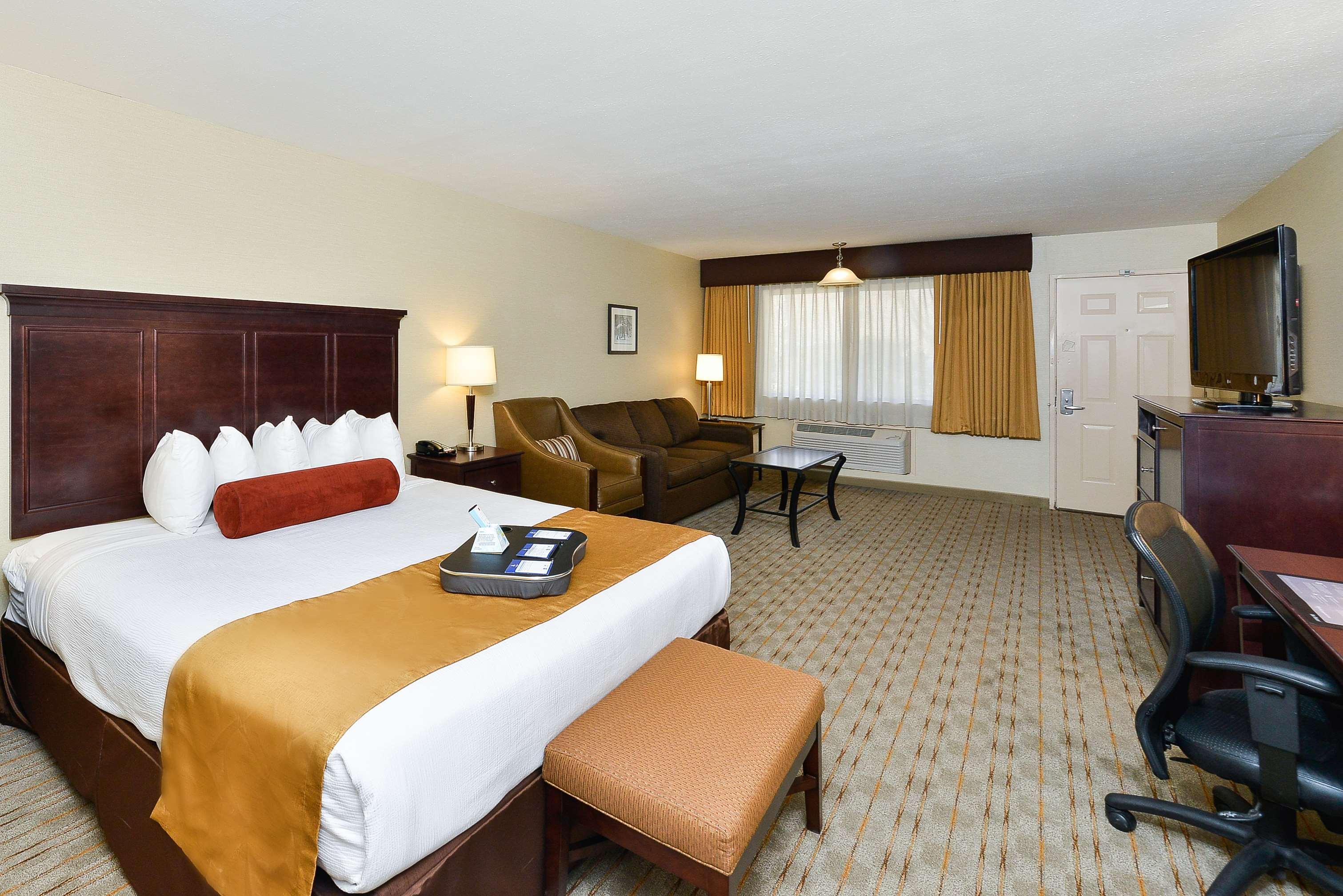 Best Western Plus Frontier Motel — photo 5