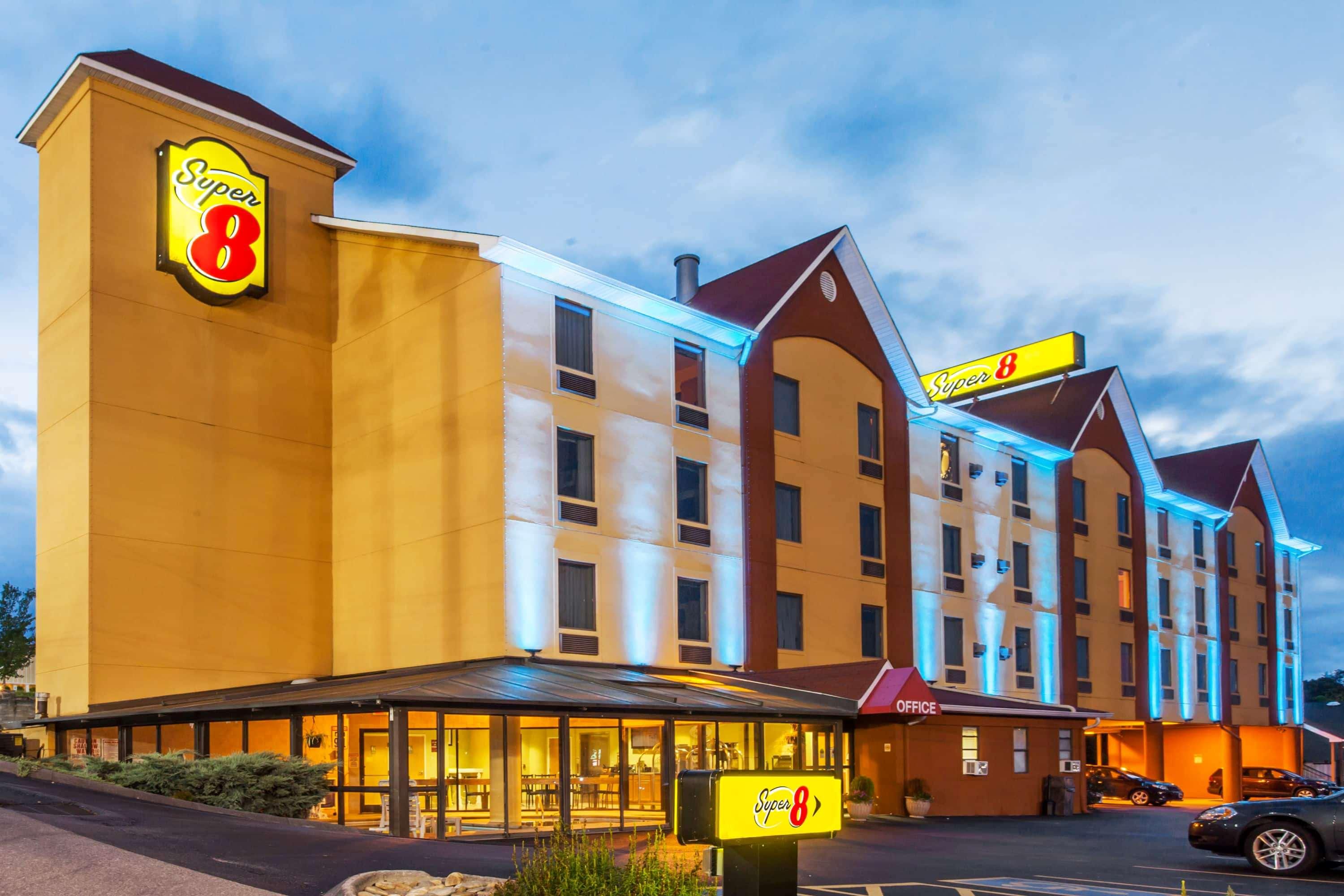Super 8 by Wyndham Pigeon Forge near the Convention Center — photo 4