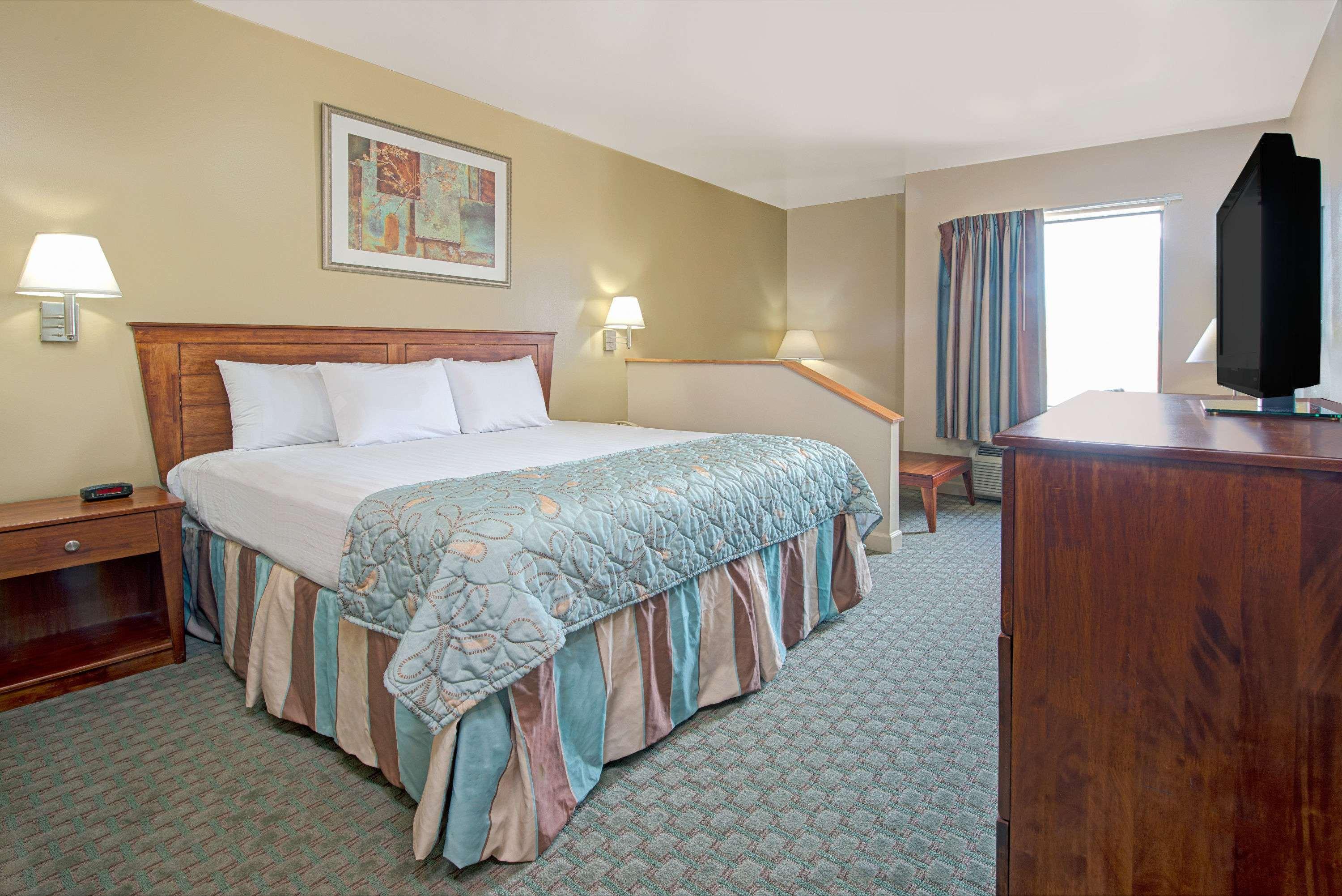 Days Inn Downtown St. Louis — photo 4