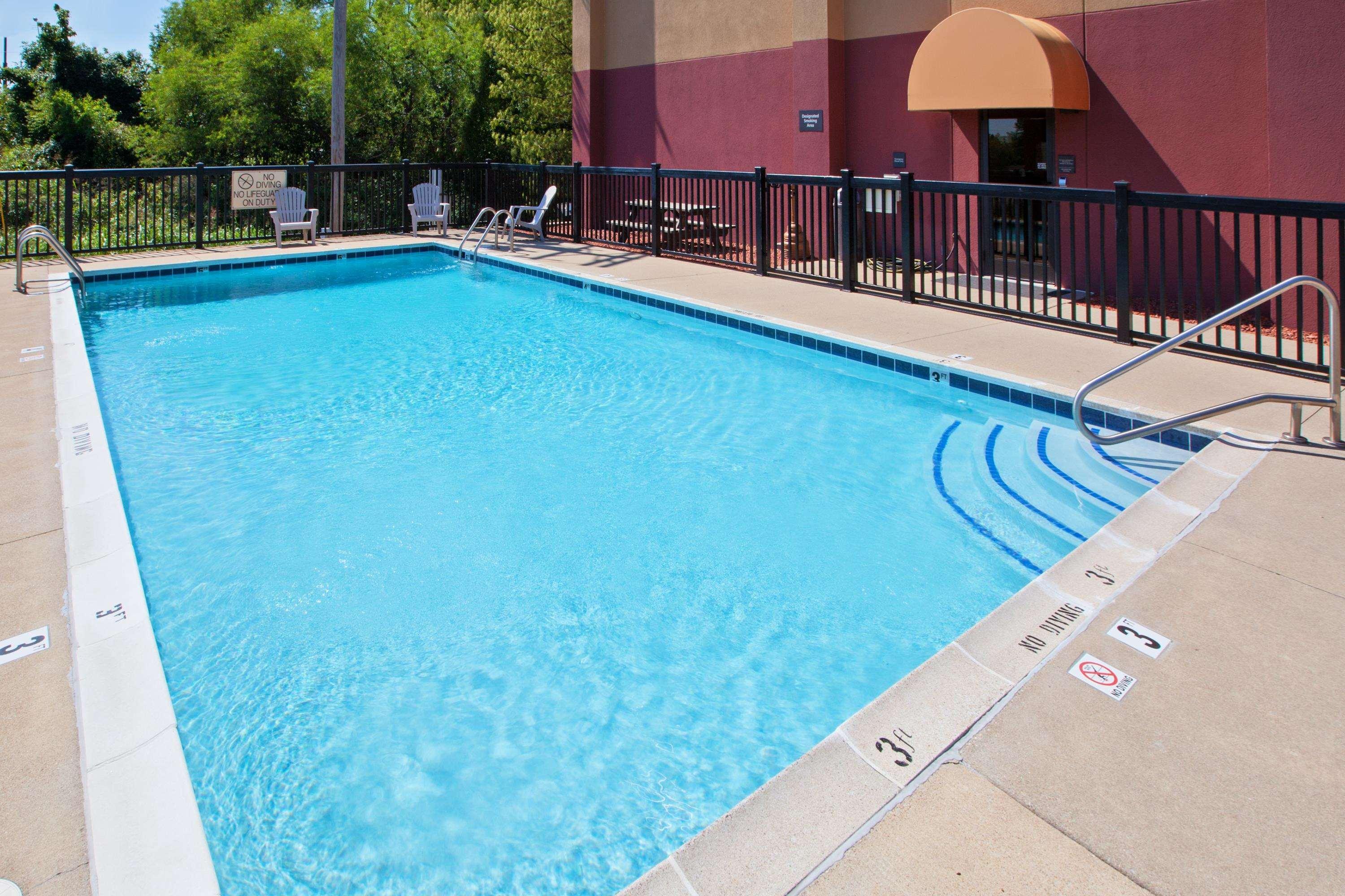 Hampton Inn Louisville I-65 at Brooks Road — photo 4