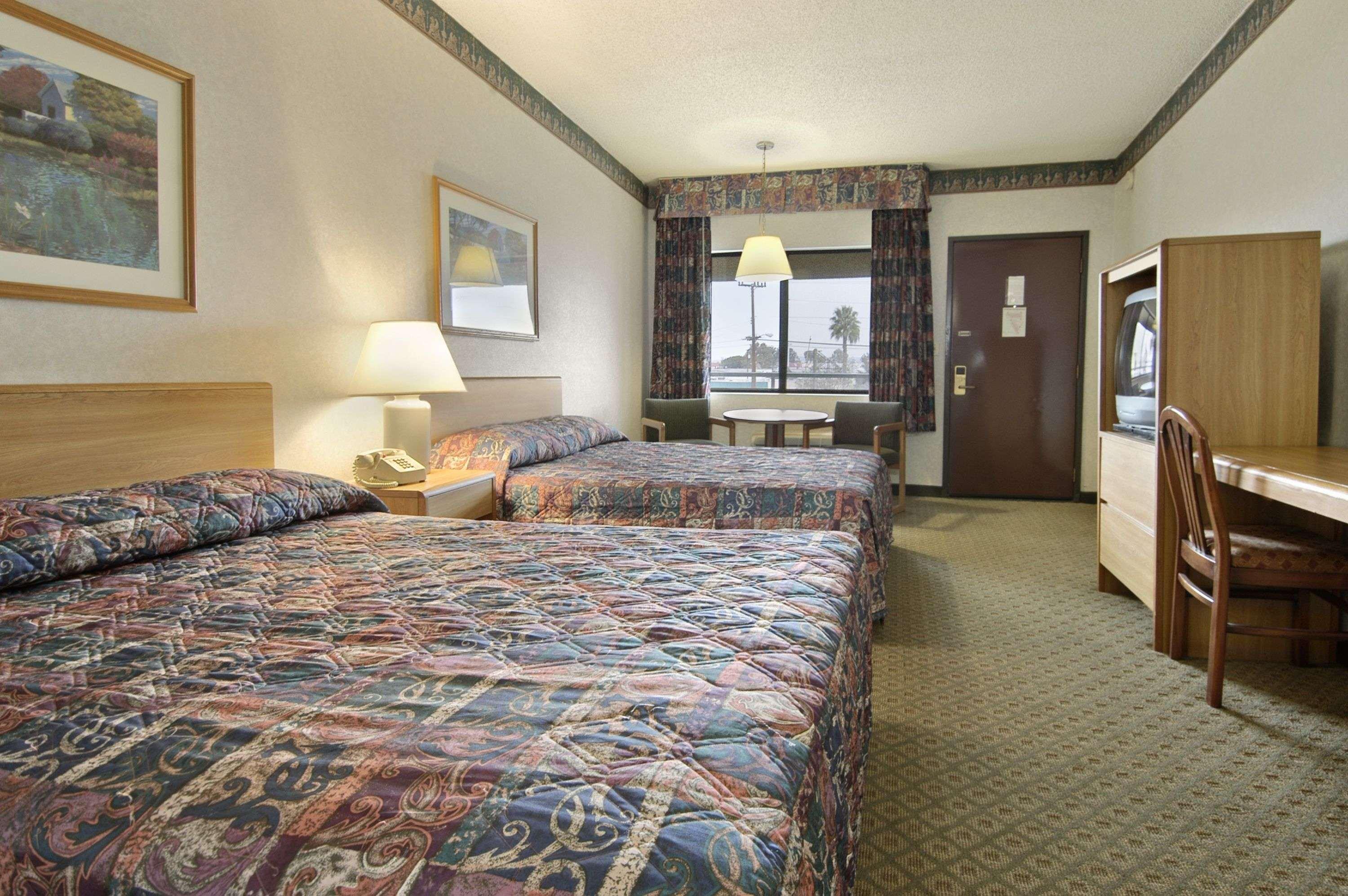 Travelodge Commerce Los Angeles — photo 4