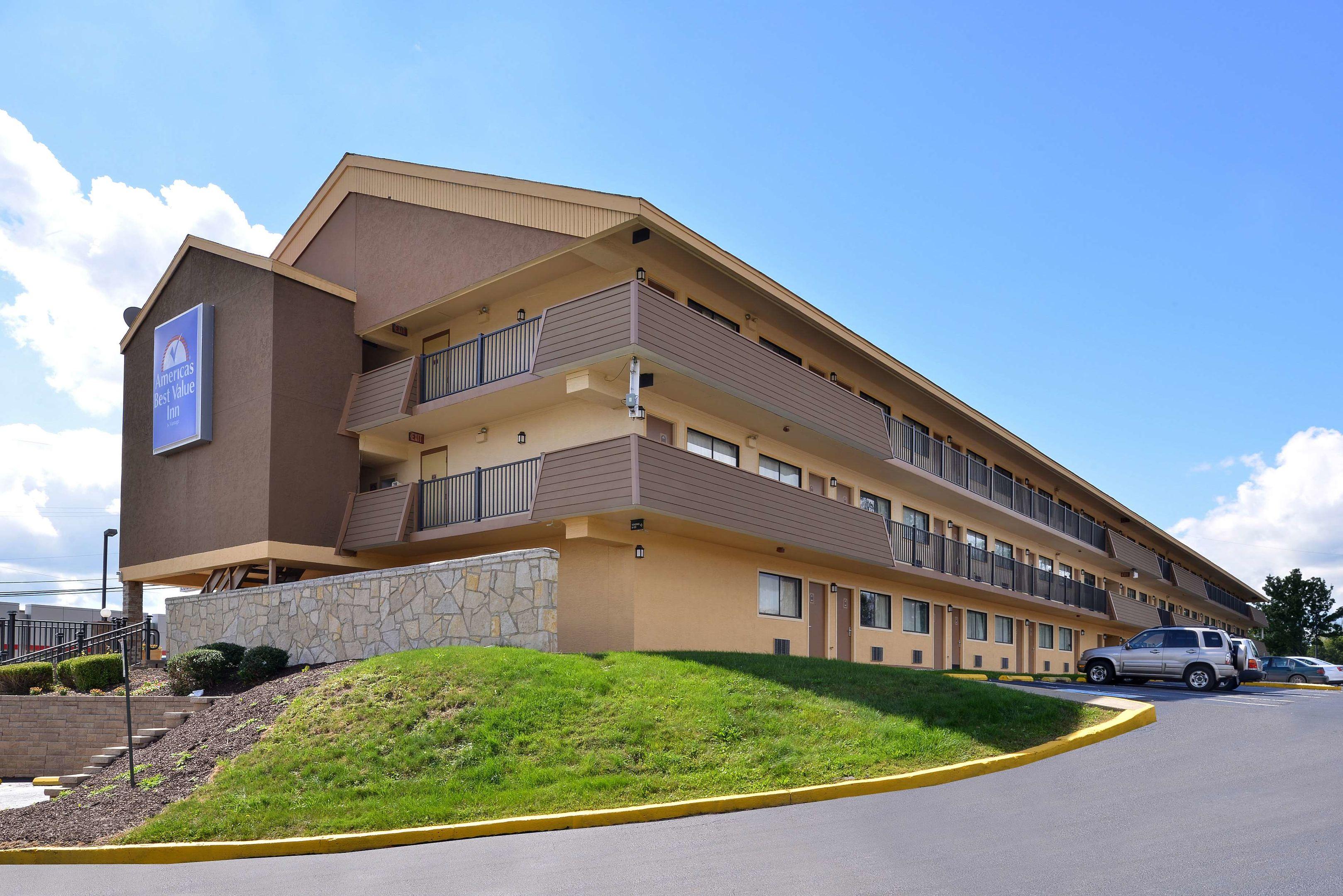 Americas Best Value Inn-Pittsburgh Airport — photo 4