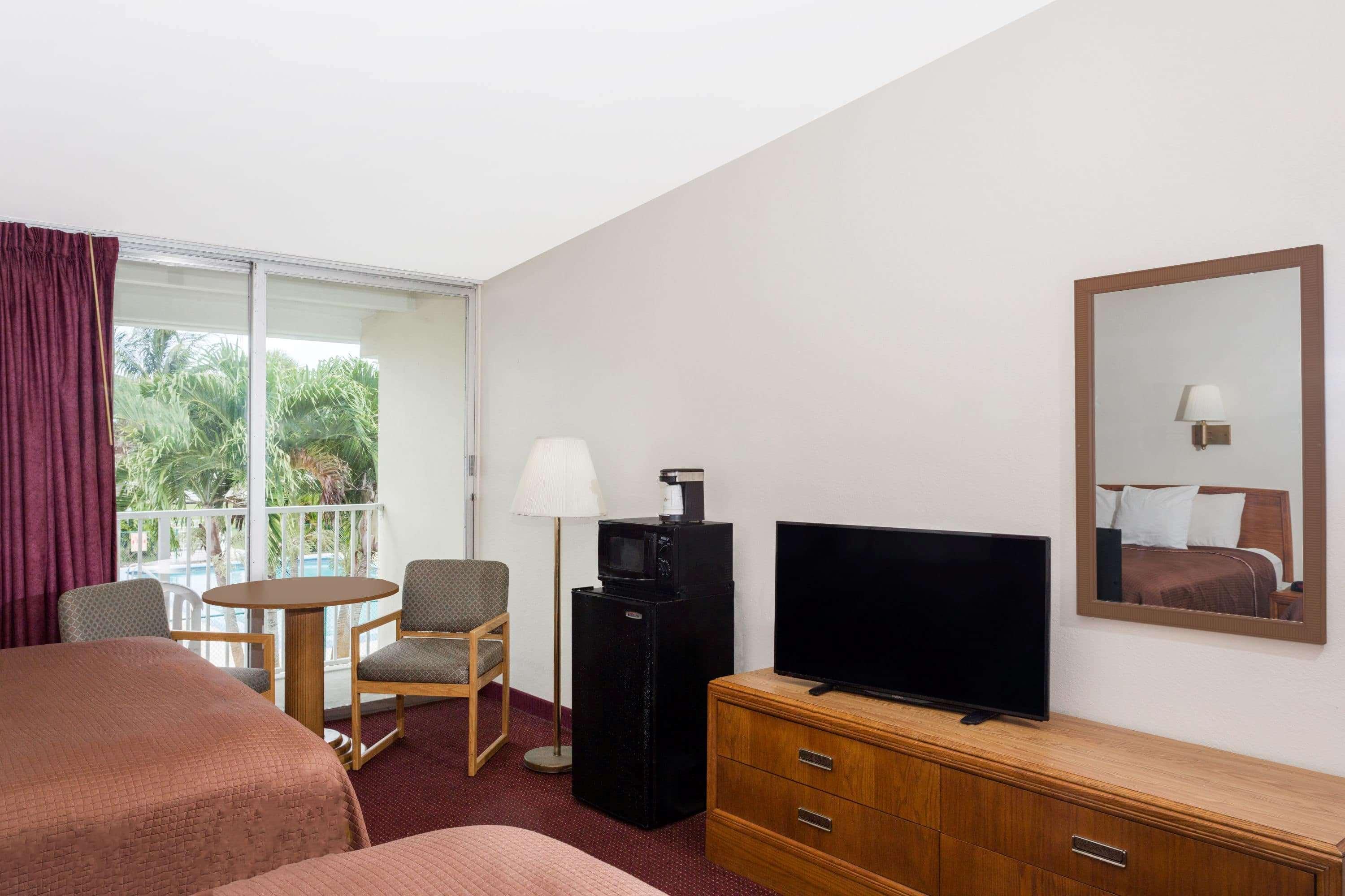 Howard Johnson Inn - Vero Beach / Downtown — photo 4