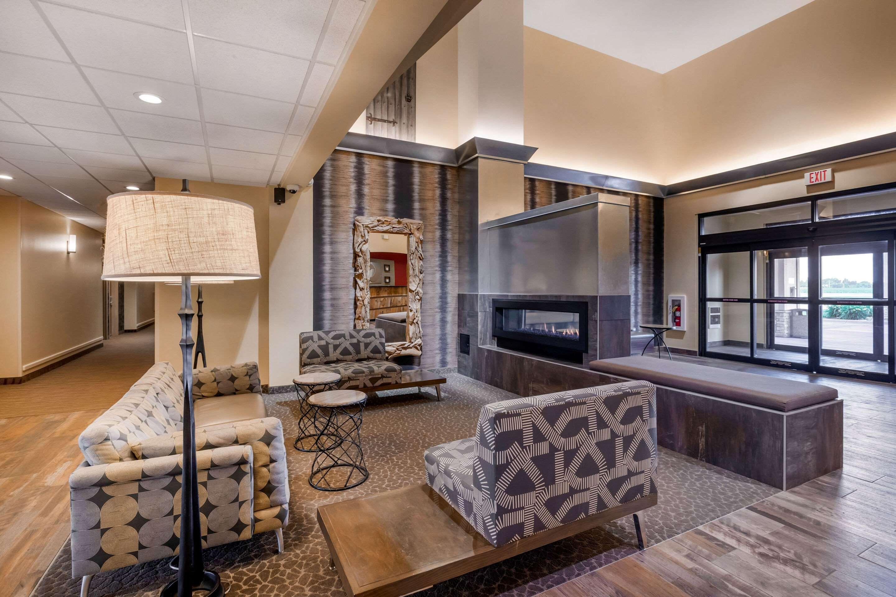 Comfort Suites Burlington — photo 4