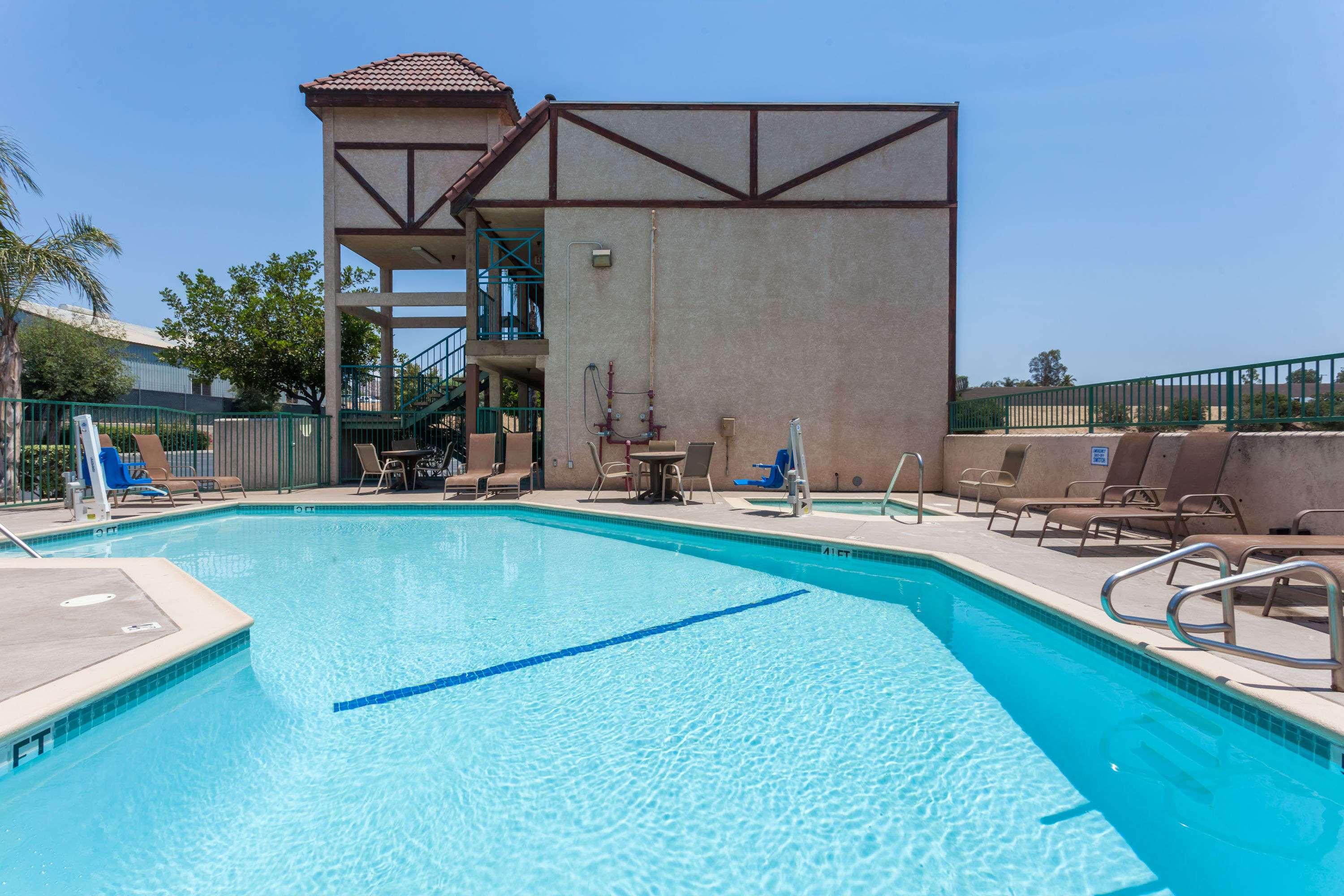 Howard Johnson by Wyndham Norco — photo 5