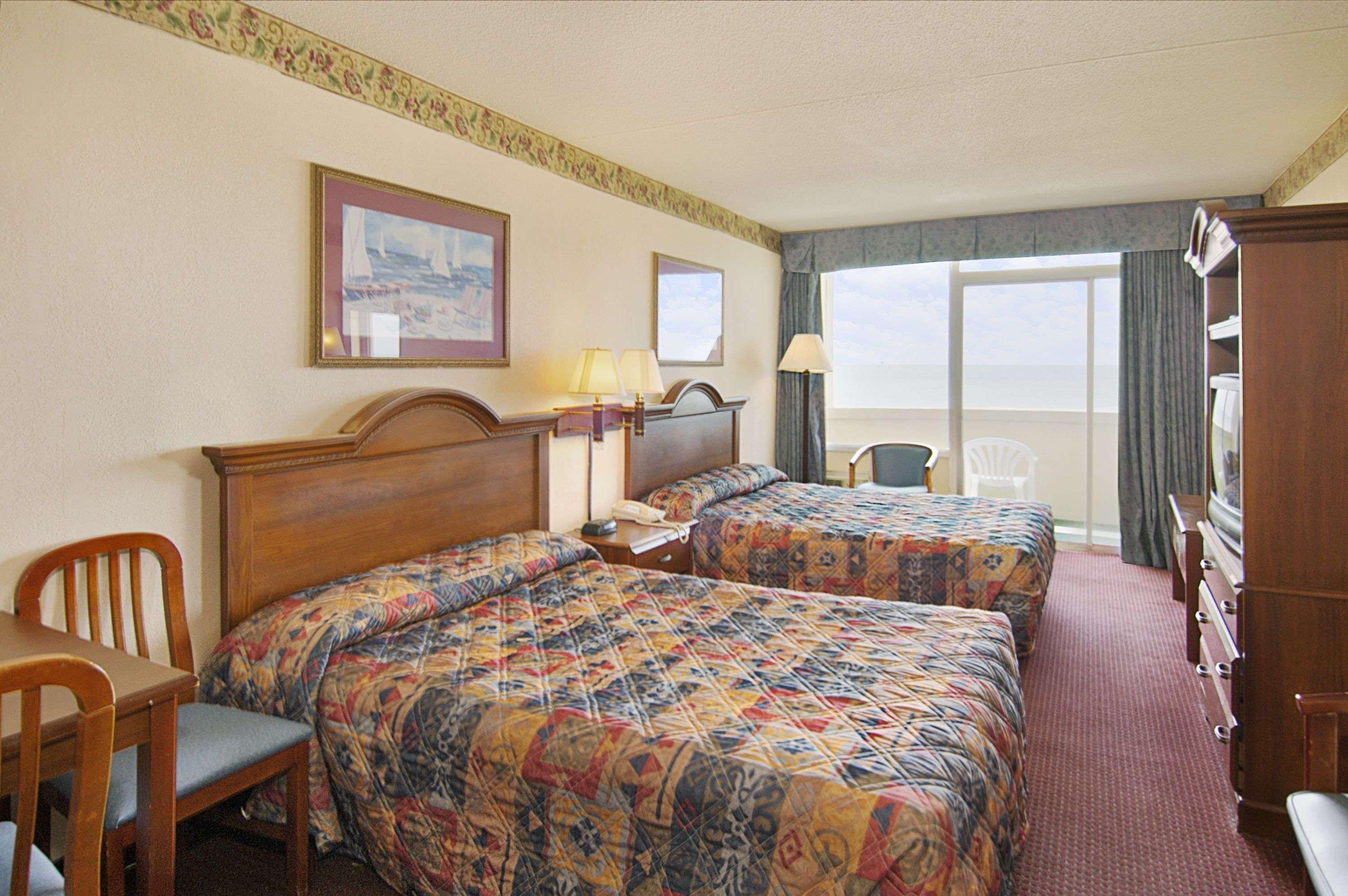 Days Inn by Wyndham Myrtle Beach-Beach Front — photo 5