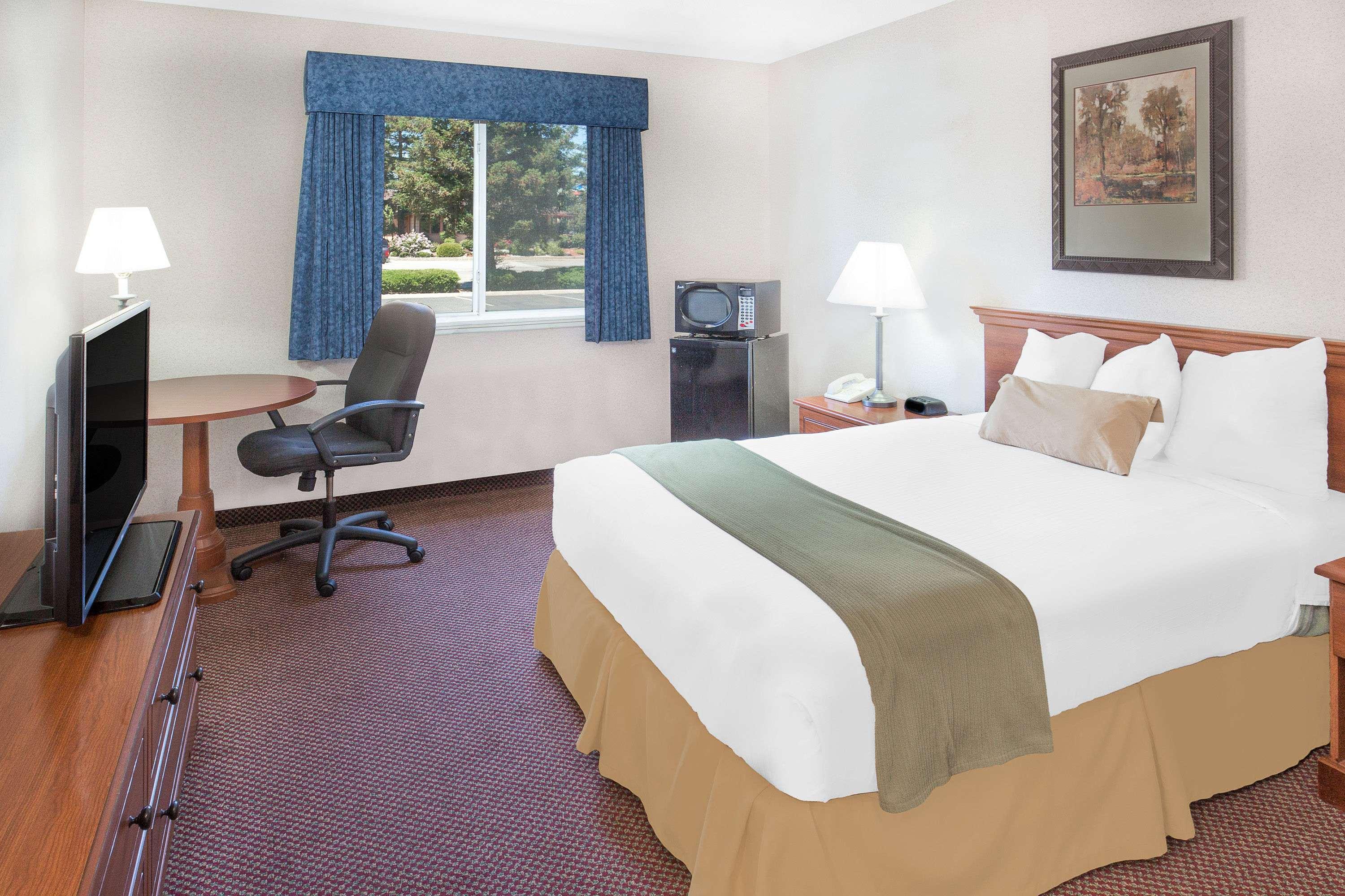 Baymont Inn & Suites Willows — photo 4