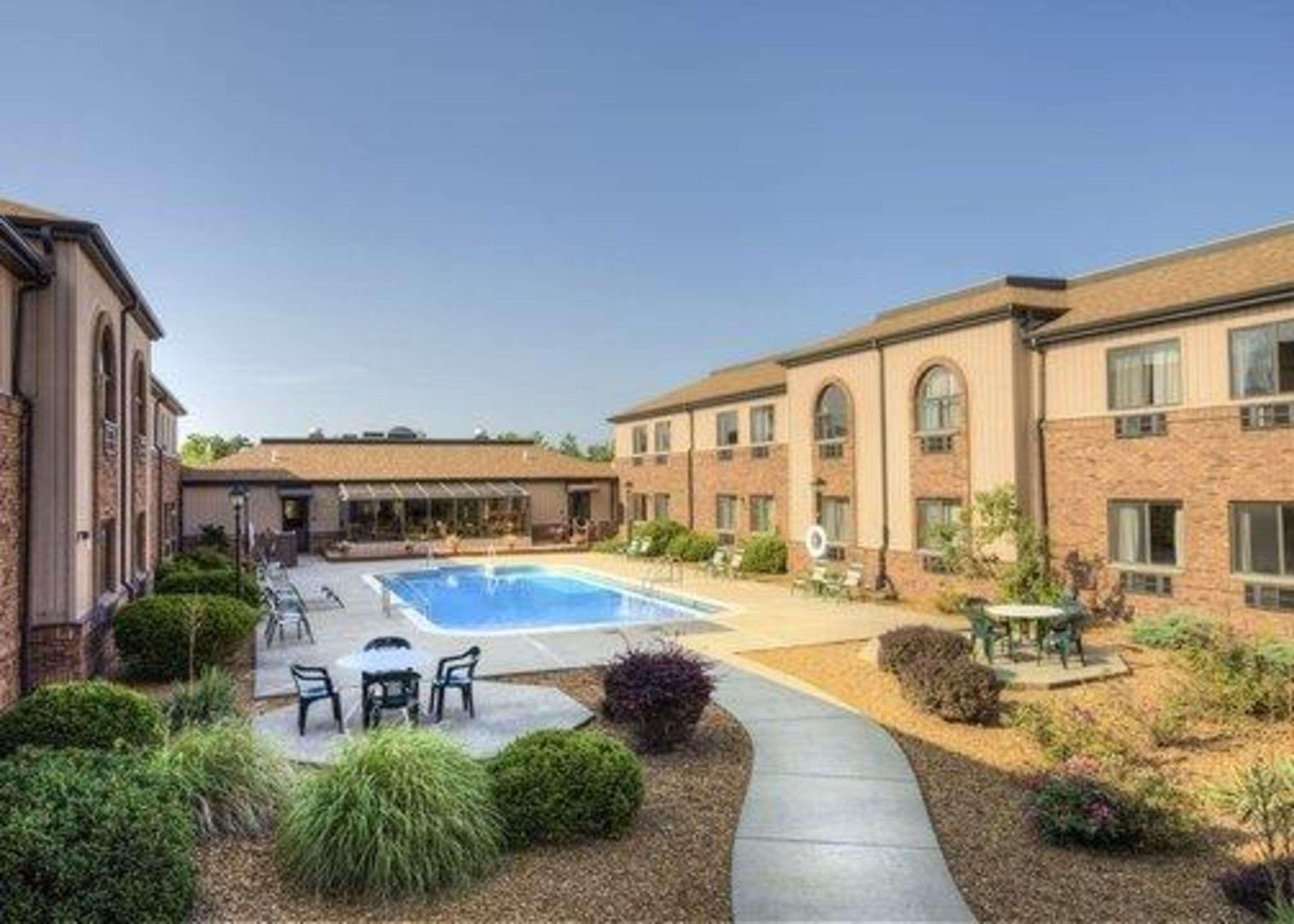 Quality Inn & Suites — photo 4