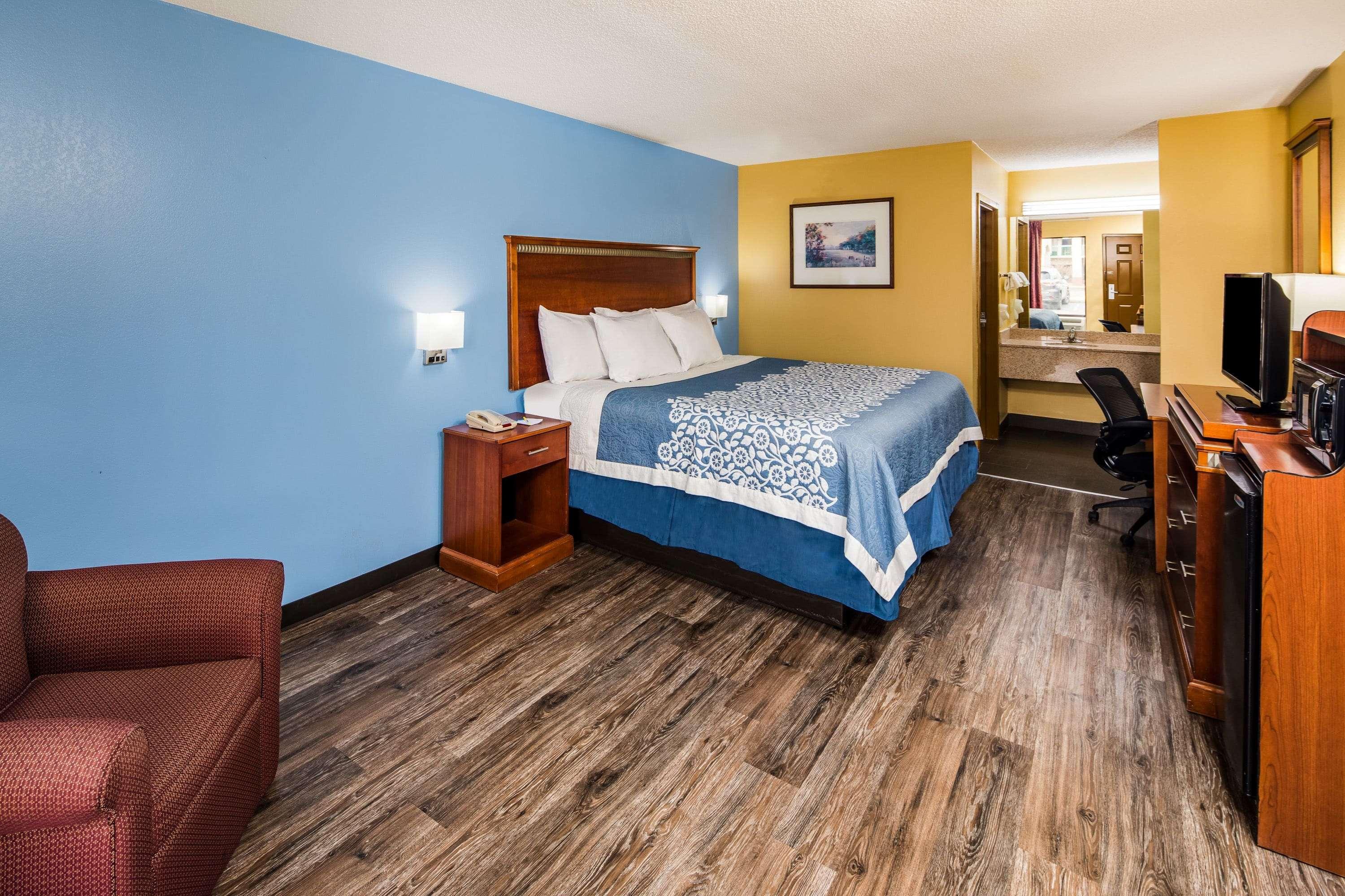 Days Inn Oak Grove/Ft. Campbell — photo 4