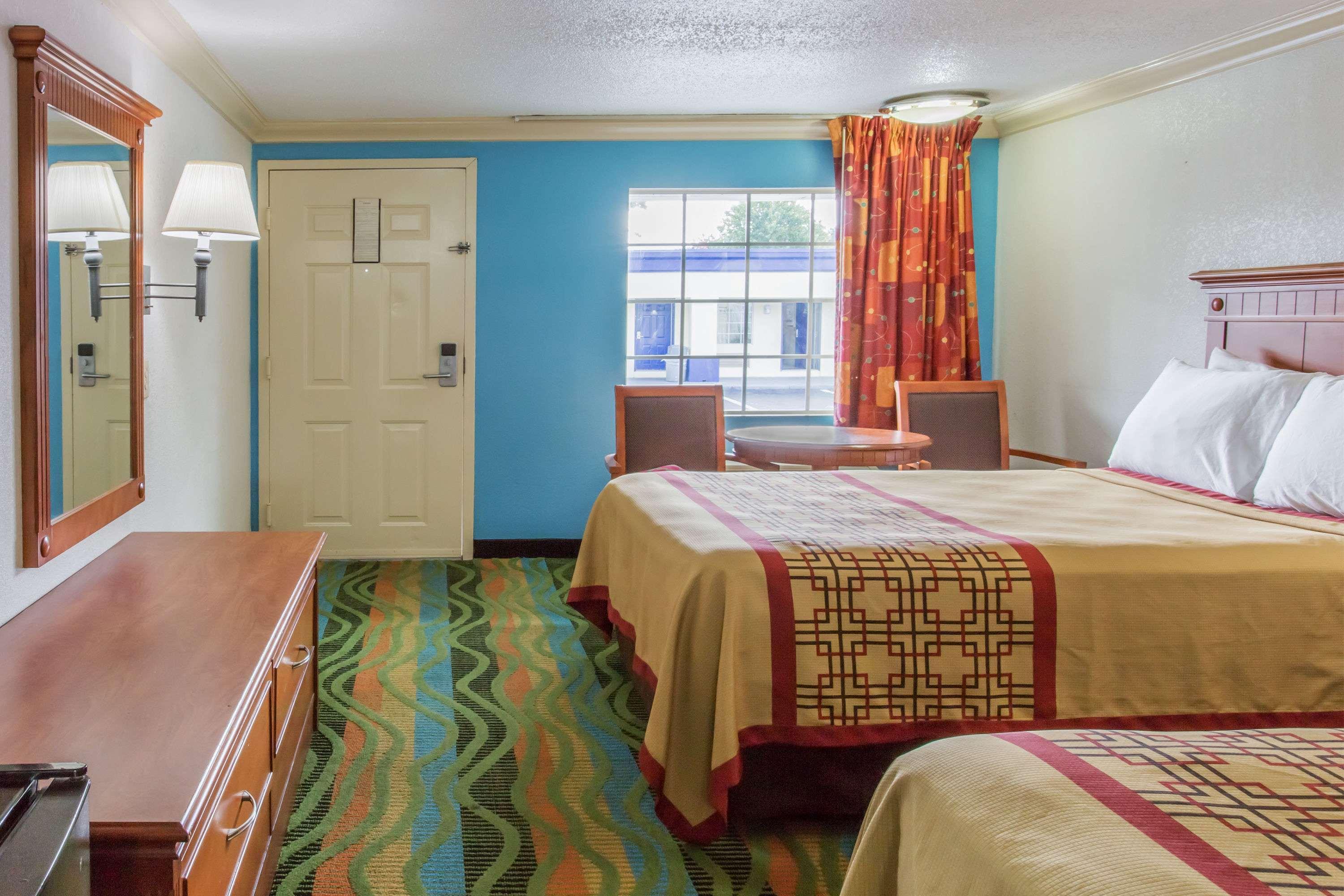 Days Inn by Wyndham Virginia Beach Town Center — photo 5