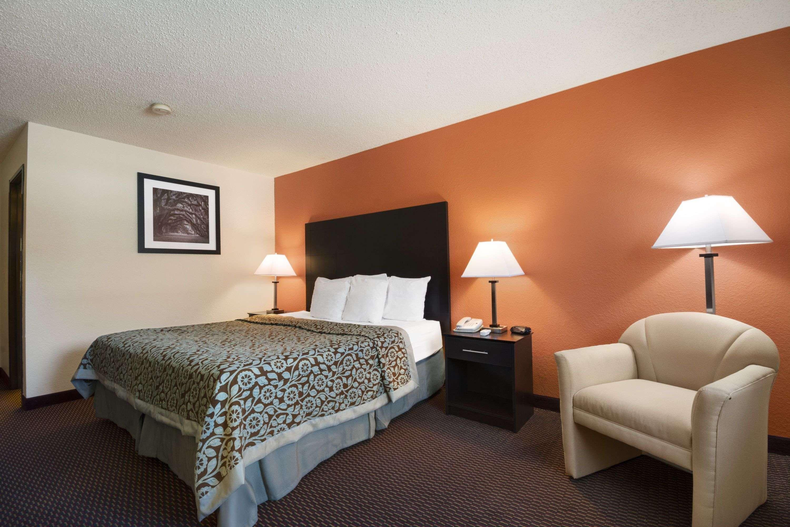 Days Inn by Wyndham Greenwood SC — photo 4