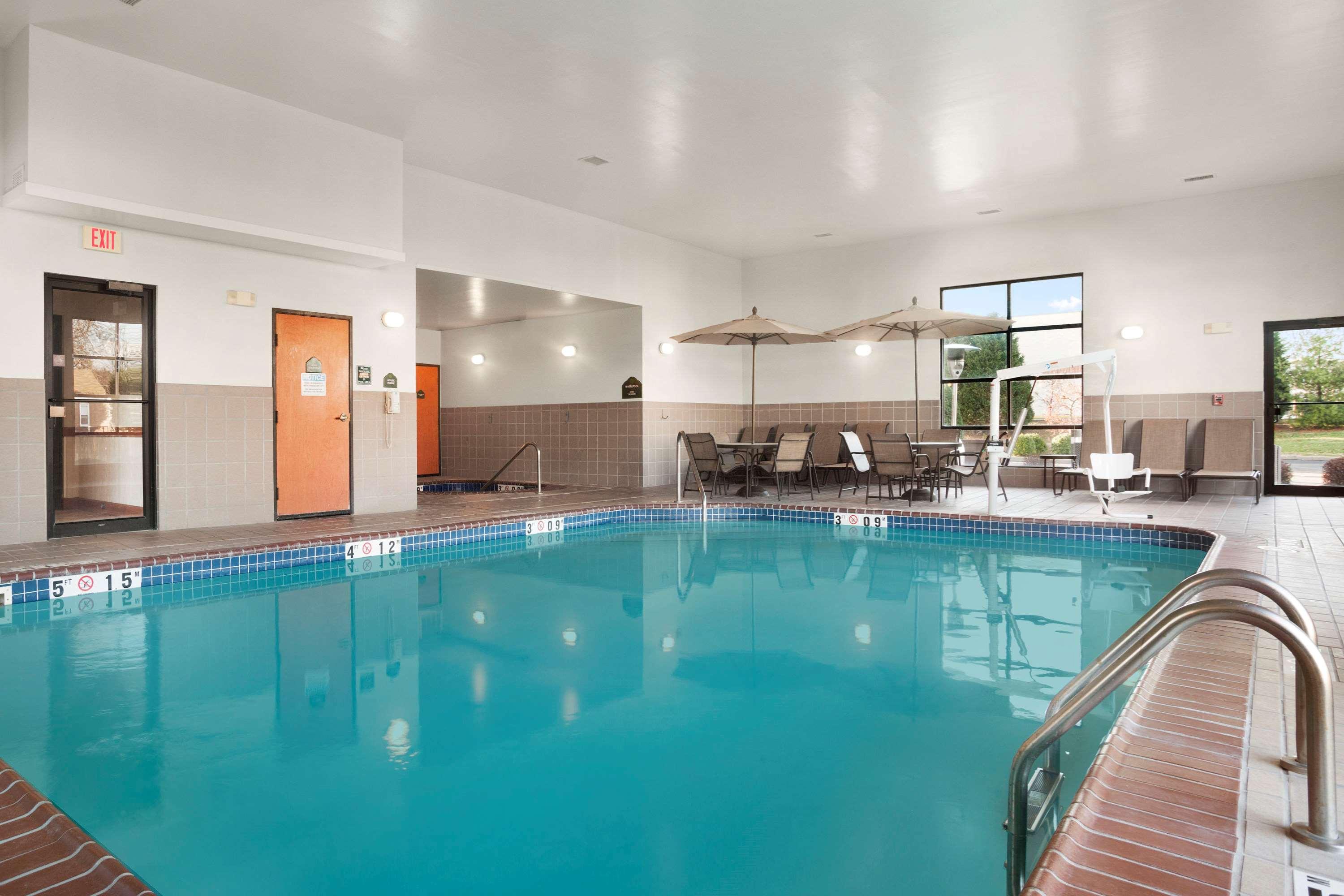 Wingate by Wyndham Vienna Parkersburg — photo 3